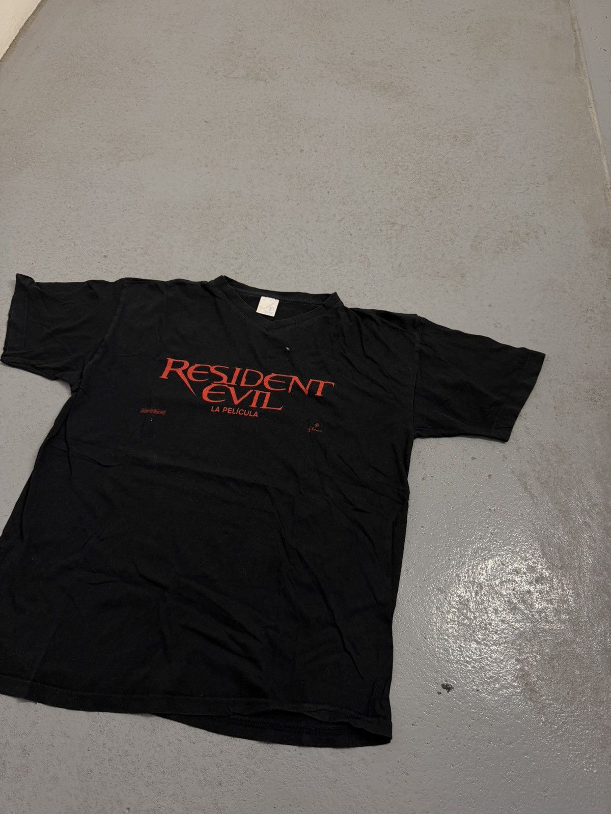 Vintage Vintage Resident Evil 2002 Spain Promo T-Shirt Size US XL / EU 56 / 4 - 3 Thumbnail