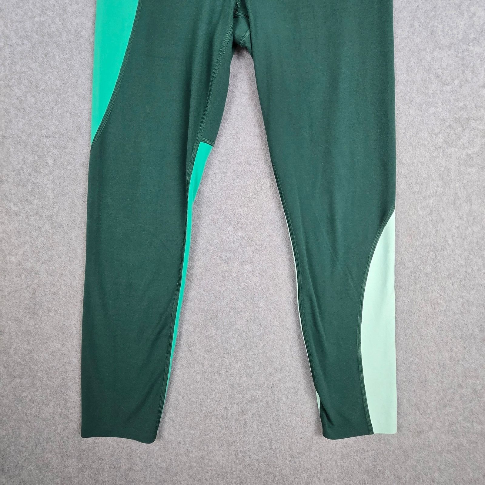 Athleta Athleta Medium Green Colorblock Elation Asym 7/8 Leggings Size 28" / US 6 / IT 42 - 7 Thumbnail