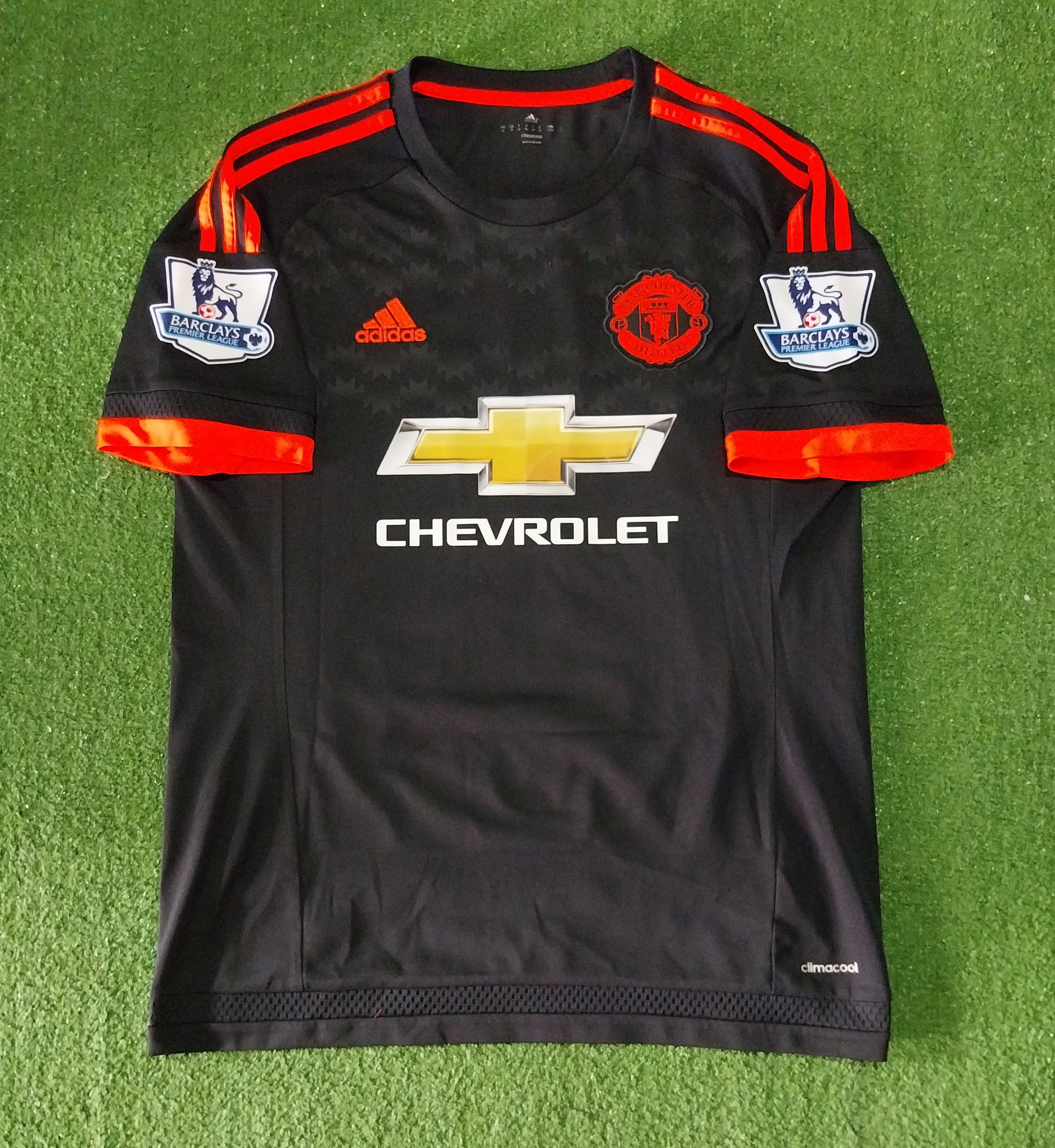 Adidas Manchester united 3rd 15/16 schweinsteiger jersey football Size US M / EU 48-50 / 2 - 1 Thumbnail
