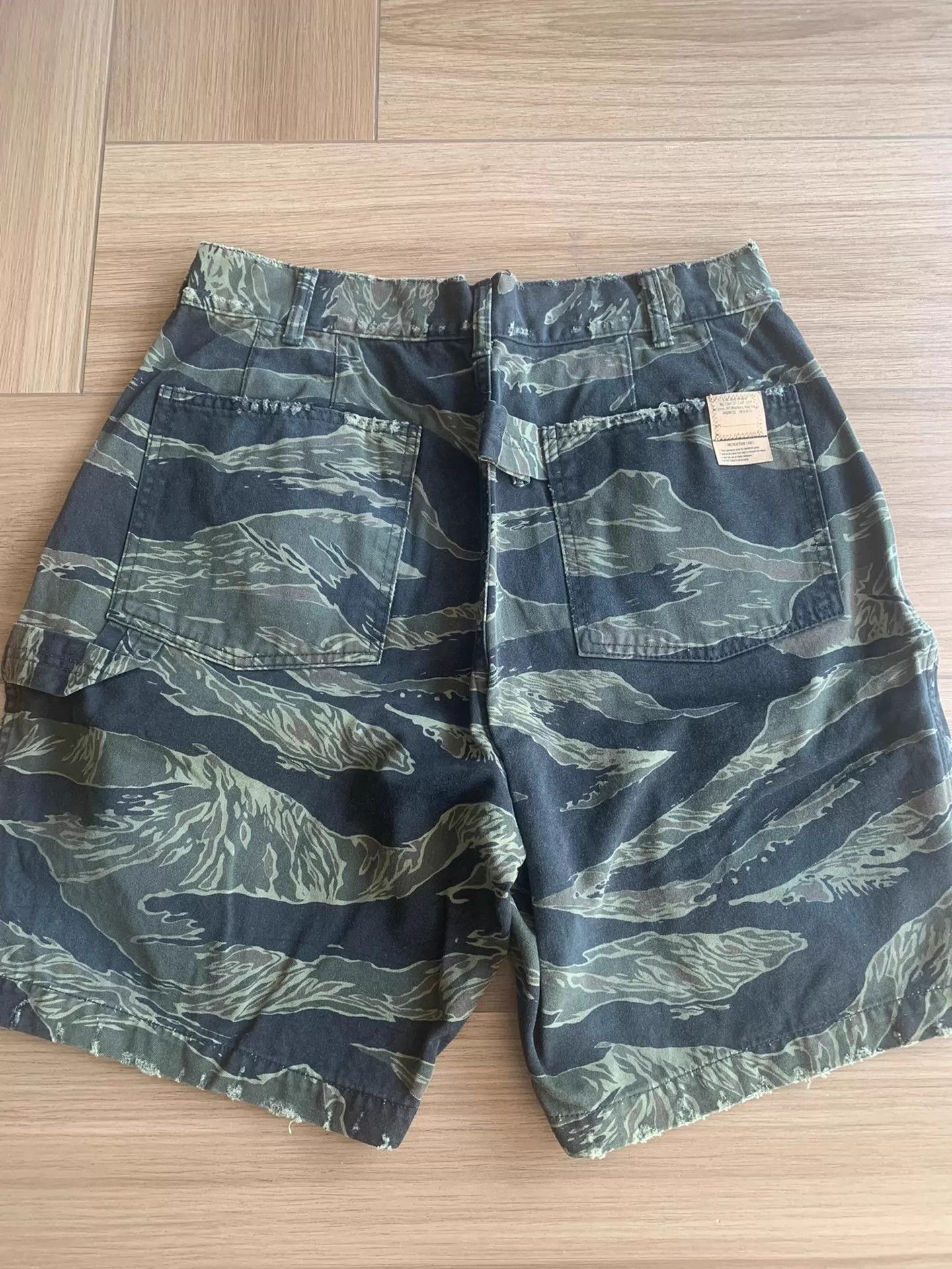 Madness MADNESS 22SS Tiger Camo Distressed Cargo Shorts Size US 32 / EU 48 - 2 Thumbnail