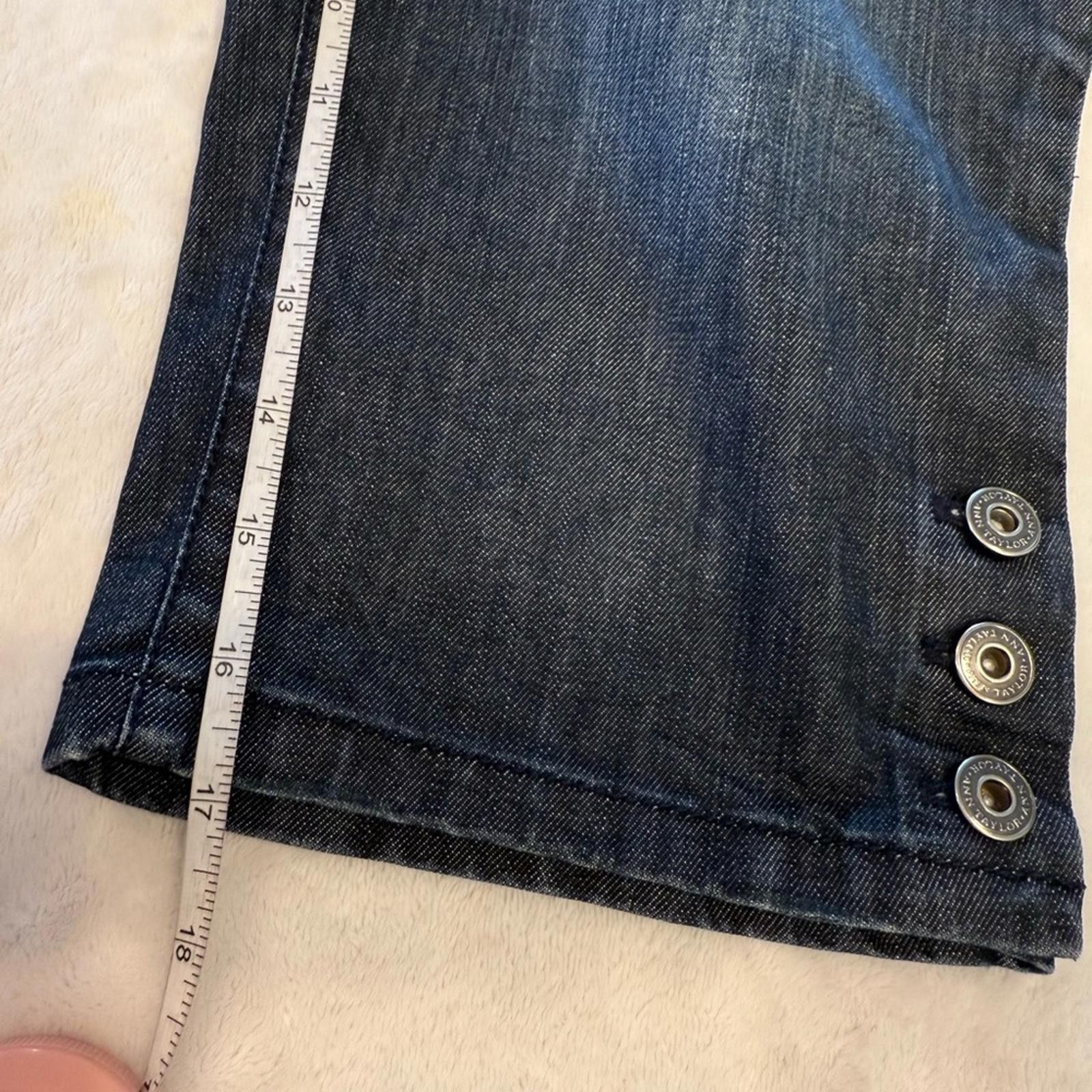 Ann Taylor Ann Taylor Modern Fit Lindsay Waist crop jeans button 8P Size 30" / US 8 / IT 44 - 9 Thumbnail