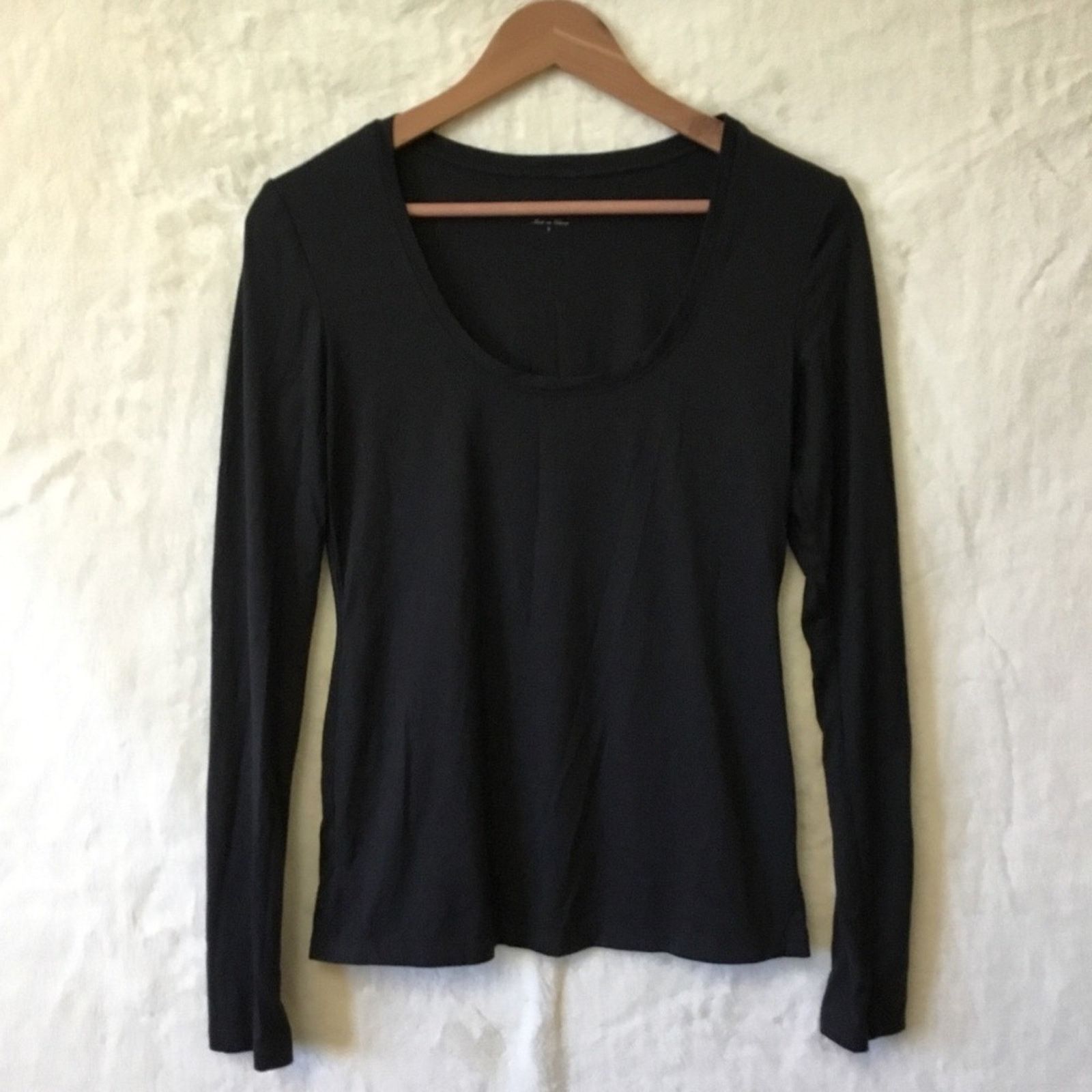 Bcbgmaxazria BCBGMaxAzria Black Scoop Neck Long-Sleeve Top Size S / US 4 / IT 40 - 1 Thumbnail