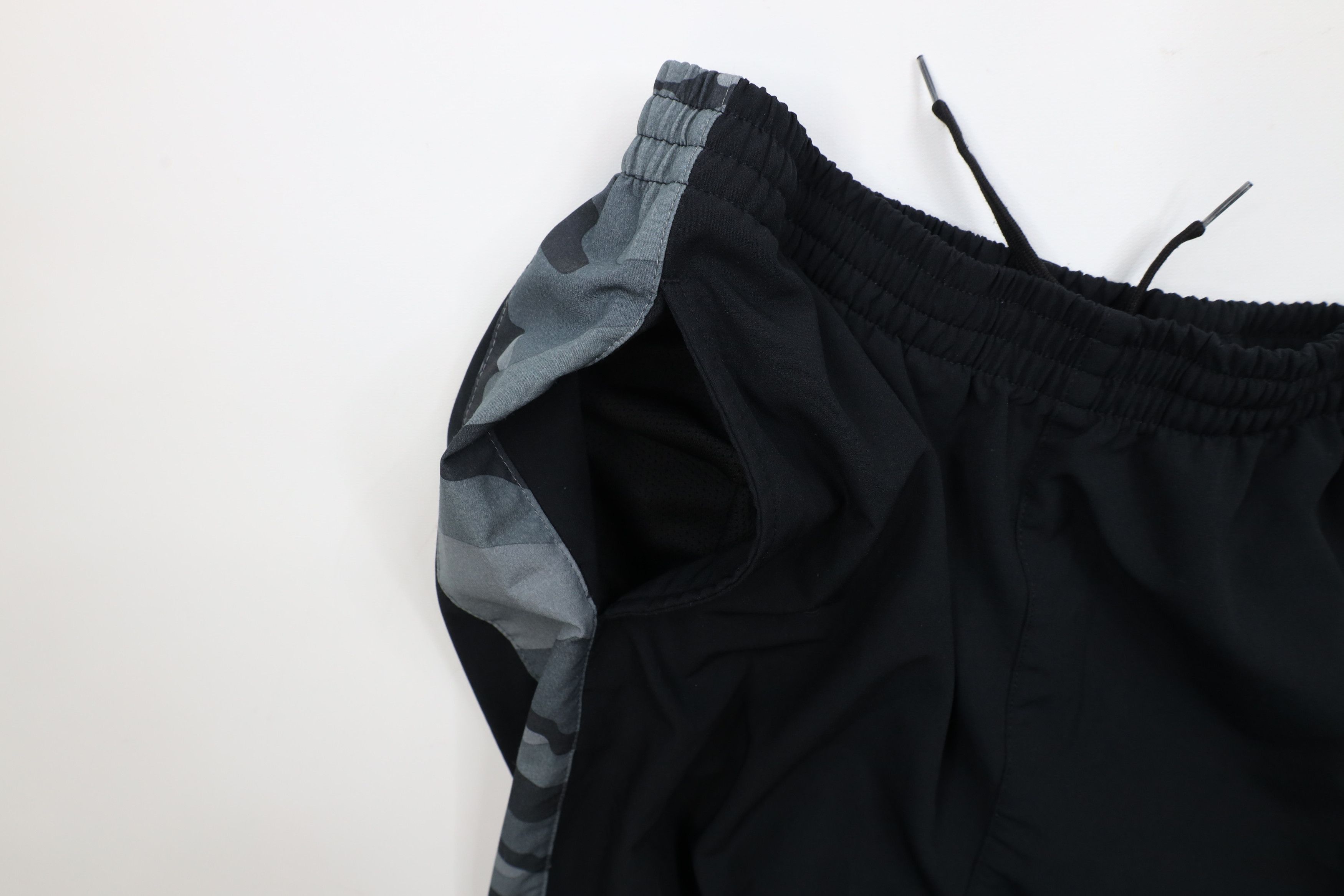 New Balance × Vintage Vintage New Balance Reflective Logo Camouflage Pants Black Size US 36 / EU 52 - 7 Thumbnail