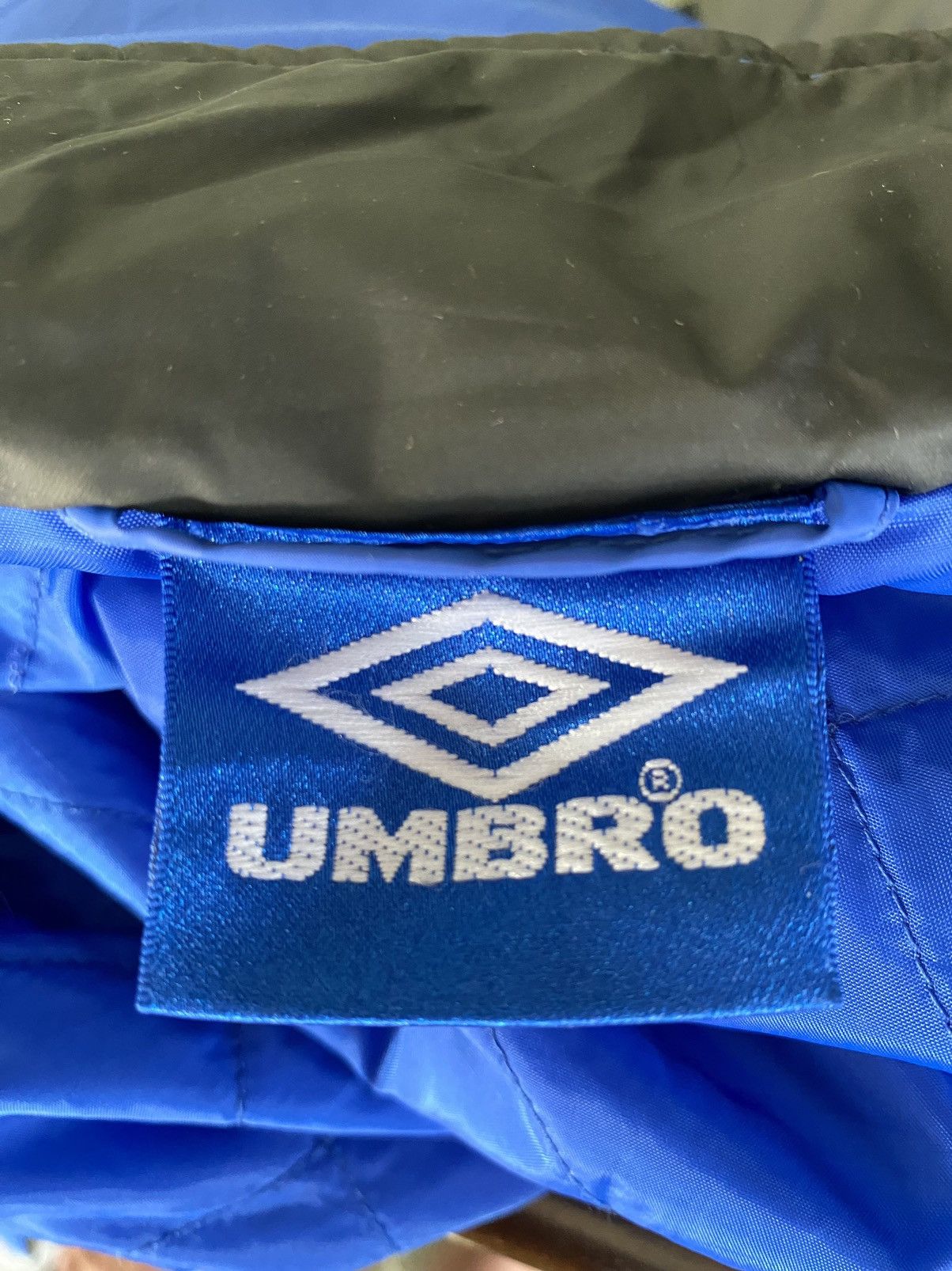 Umbro Vtg 90s UMBRO Nylon Jacket Zipper Size US L / EU 52-54 / 3 - 22 Thumbnail