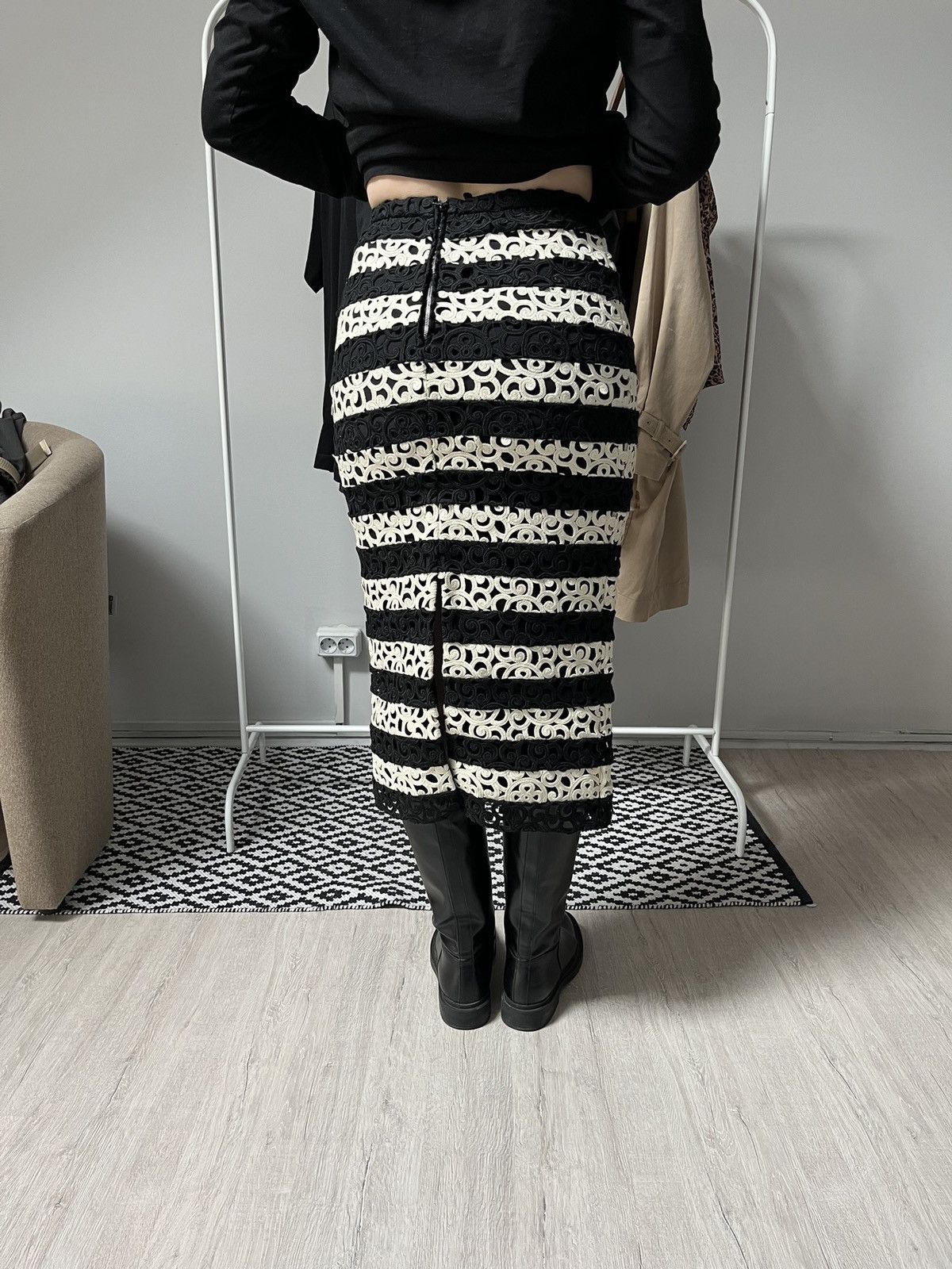 Burberry Prorsum Burberry Prorsum Midi Lace Skirt Size 38 Italy podium Size 26" / US 2 / IT 38 - 15 Thumbnail