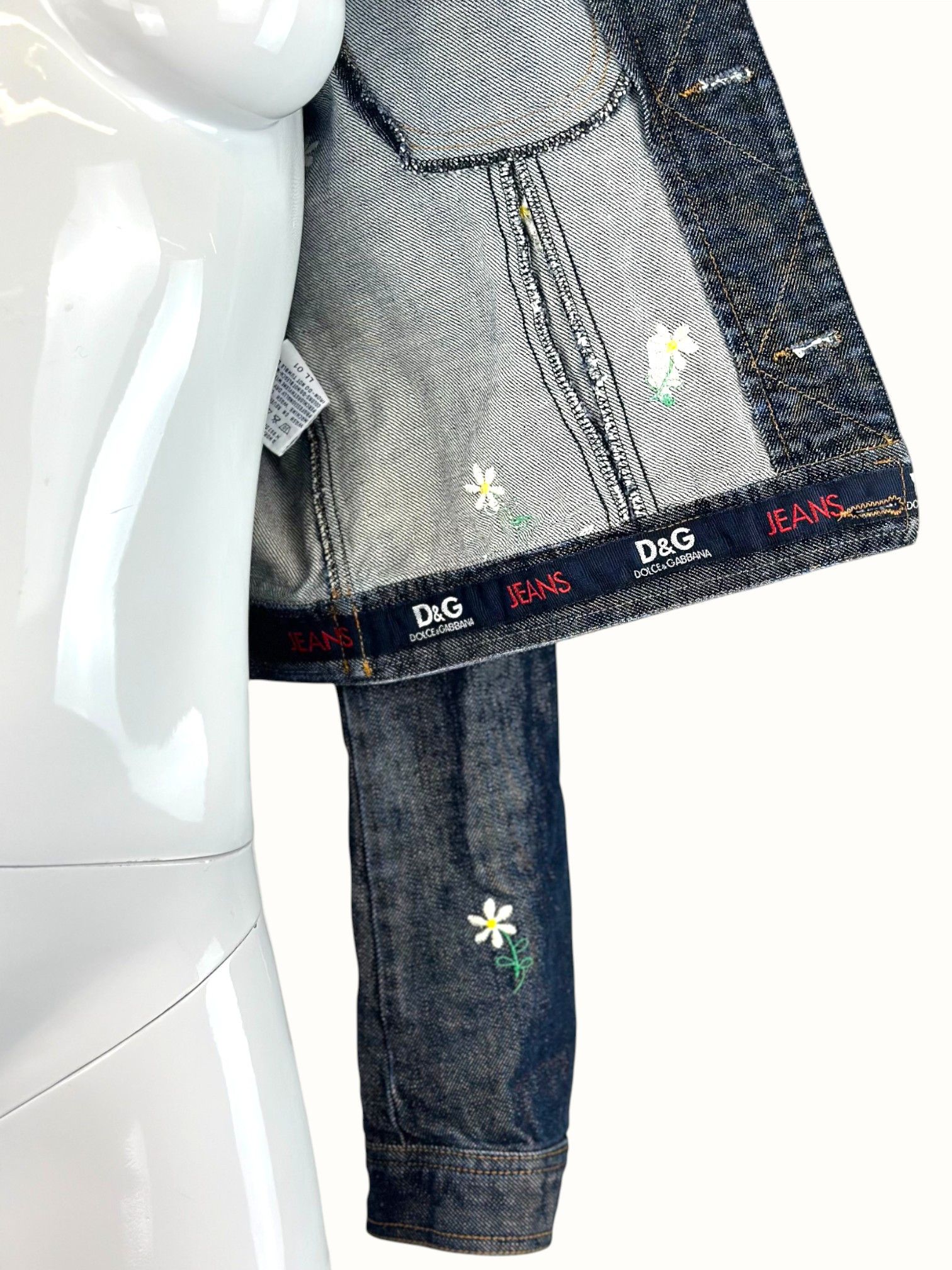 Dolce & Gabbana Dolce & Gabbana Floral Embroidered Denim Jacket Size US S / EU 44-46 / 1 - 6 Thumbnail