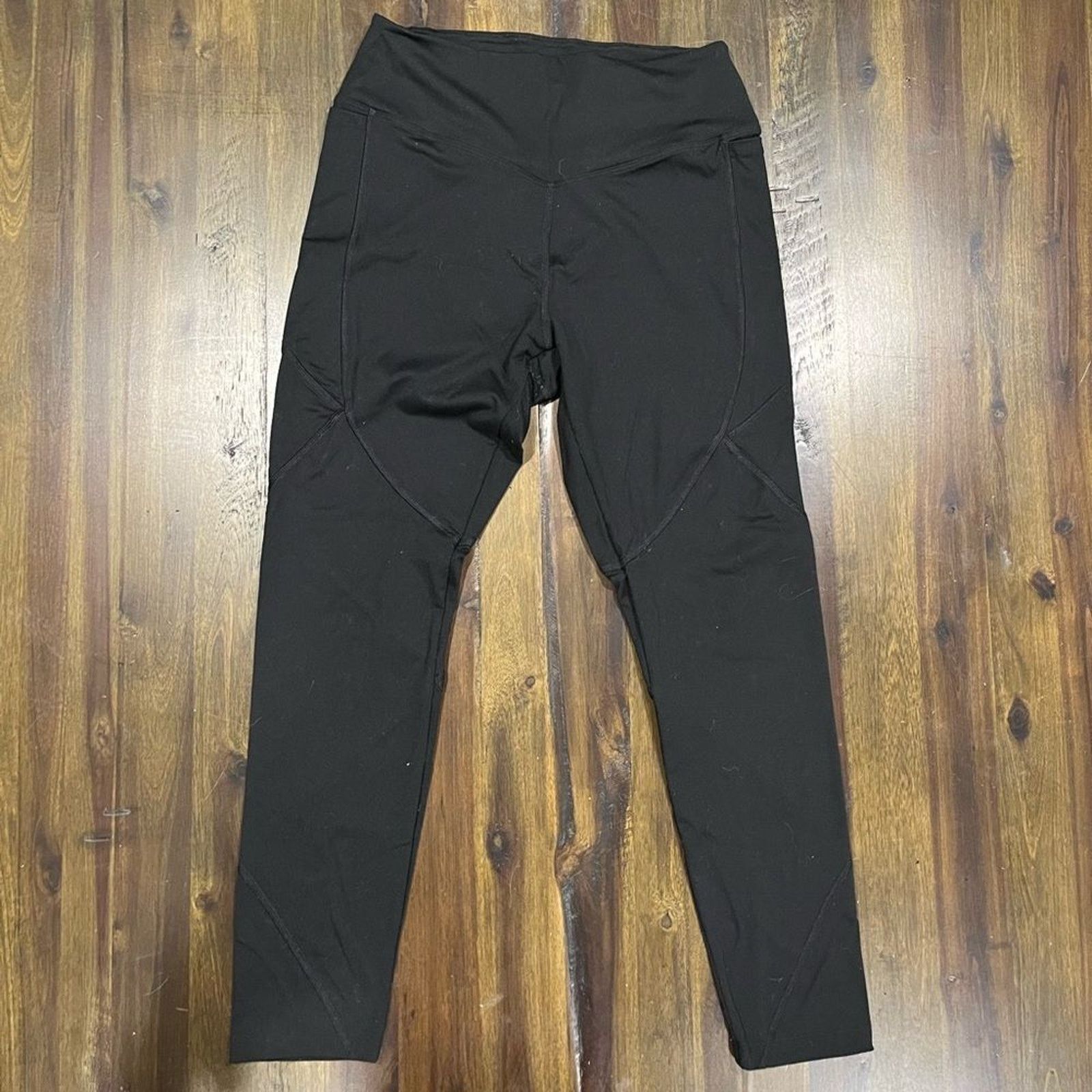 Victoria's Secret Victoria’s Secret PINK Ultimate Cropped Leggings Size M Size 28" / US 6 / IT 42 - 1 Thumbnail