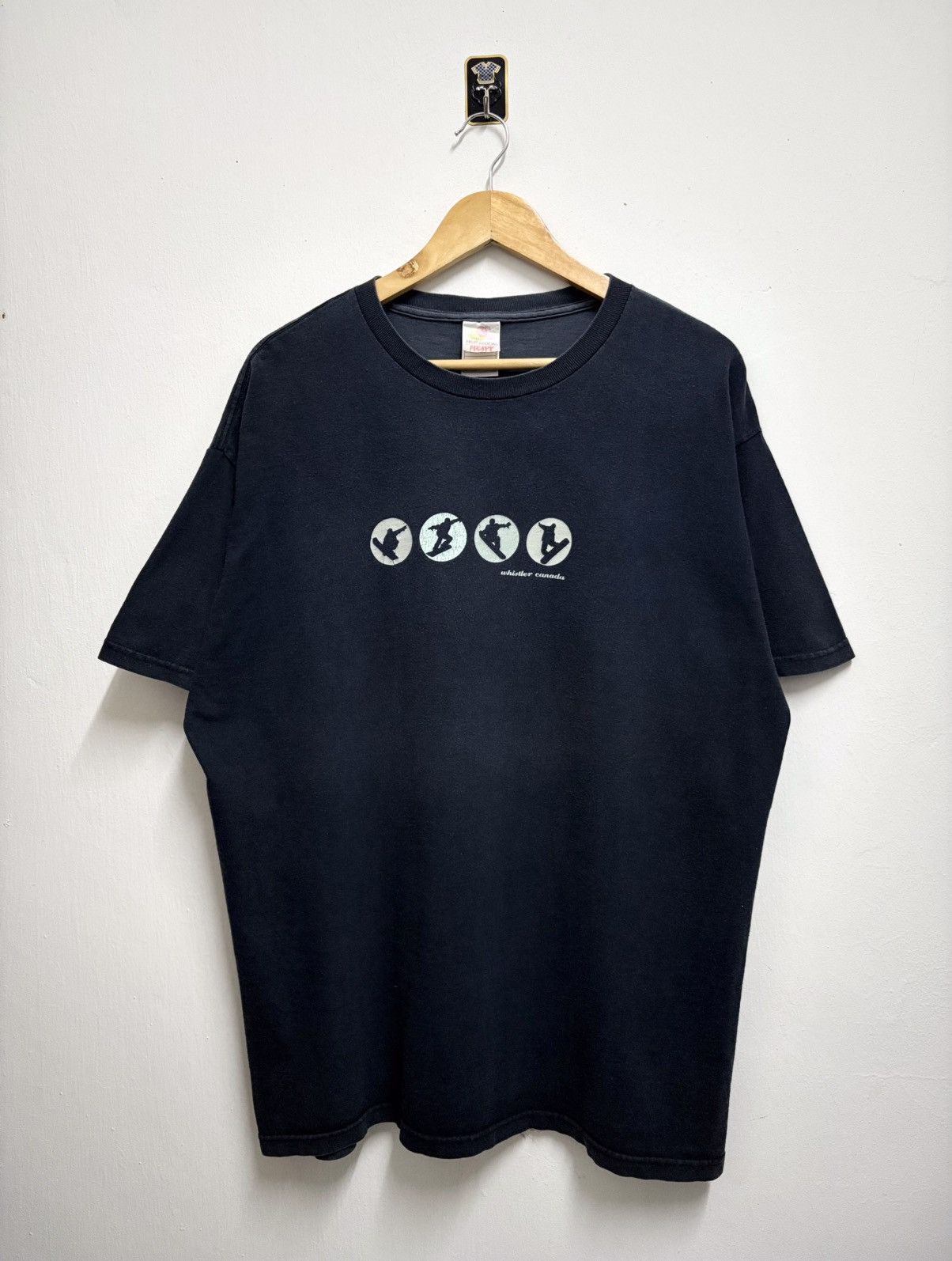 Snow Peak 2000's Whistler Canada Snowboard / Snow Peak Center T-Shirt Size US L / EU 52-54 / 3 - 1 Thumbnail