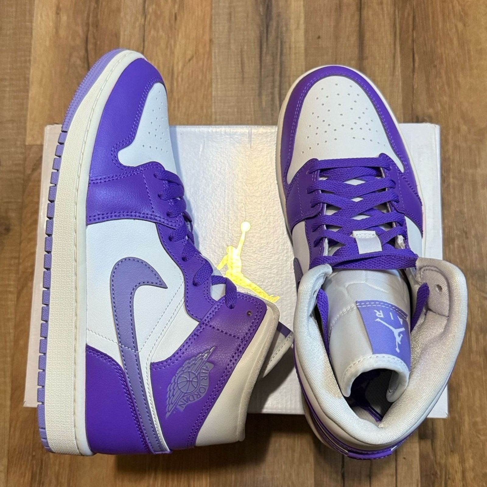 Jordan Brand Jordan 1 Mid Action Grape Light Purple Size US 9 / EU 42 - 1 Thumbnail