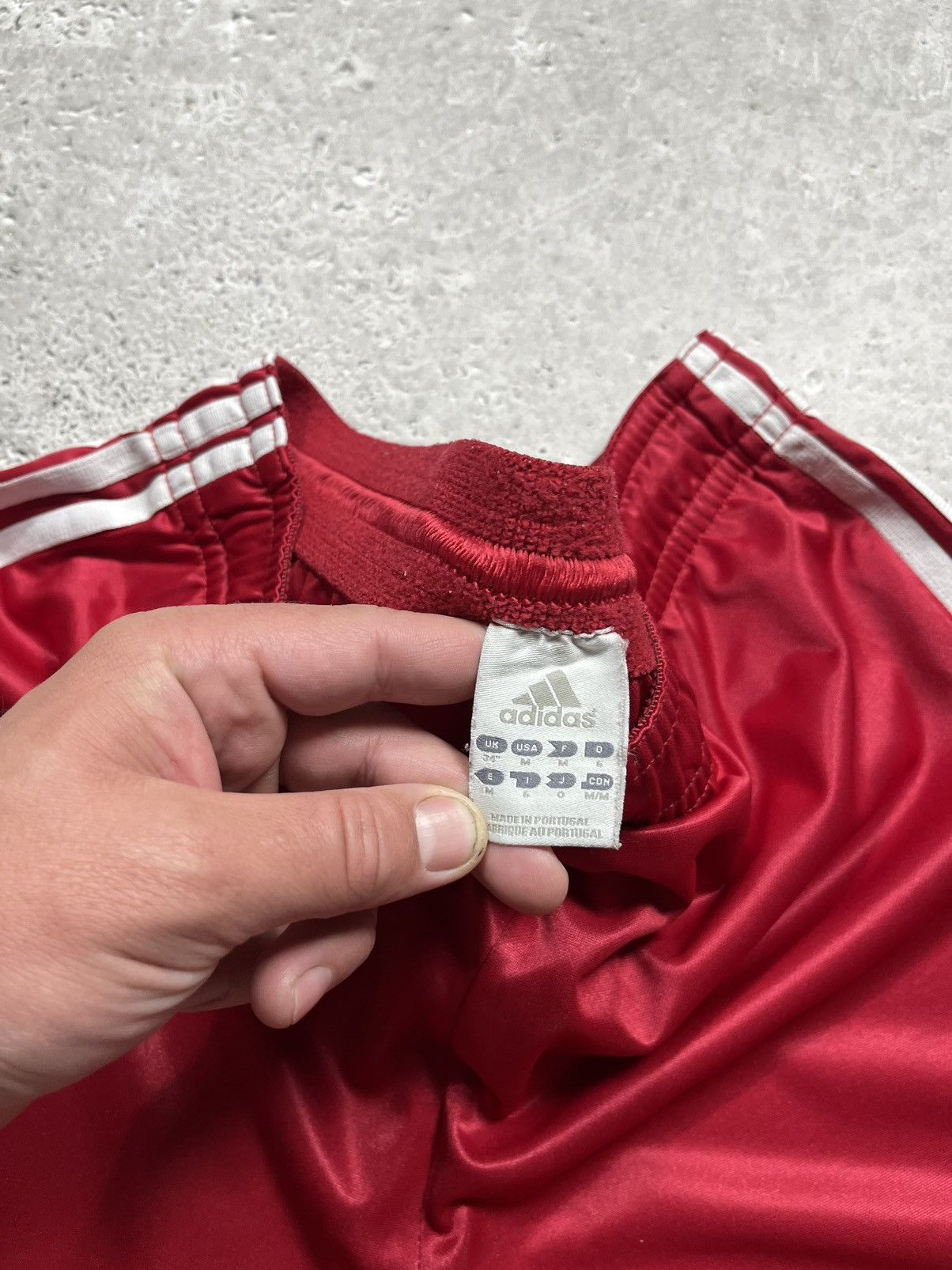 Adidas × Vintage Adidas Bayern Munich Red Football Shorts M Made in Portugal Size US 32 / EU 48 - 6 Thumbnail