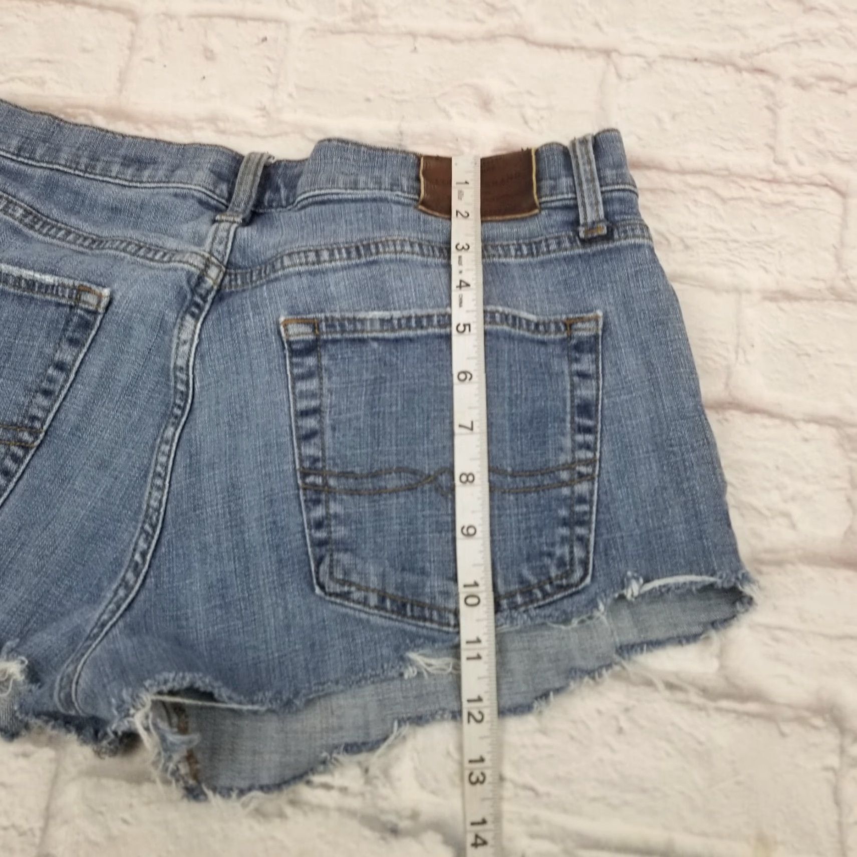 Lucky Brand Lucky Brand Women Jean Shorts 34 Cut Off High Rise Medium Wash Blue 221 Straight - Vintage? No Size 24" / US 00 / IT 34 - 6 Thumbnail