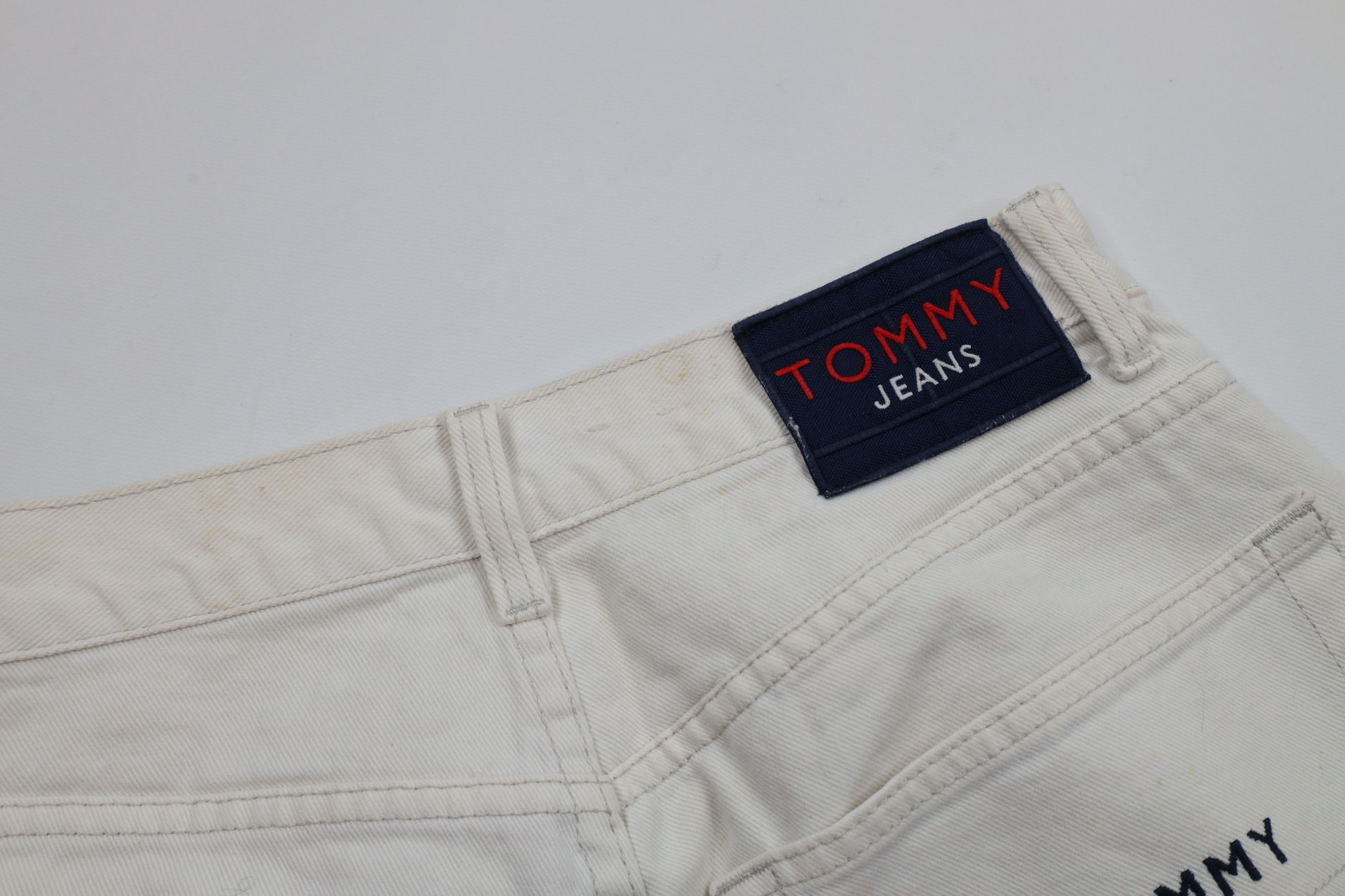 Tommy Hilfiger × Vintage Vintage 90s Tommy Hilfiger Denim Jean Shorts Jorts White Size US 30 / EU 46 - 17 Thumbnail