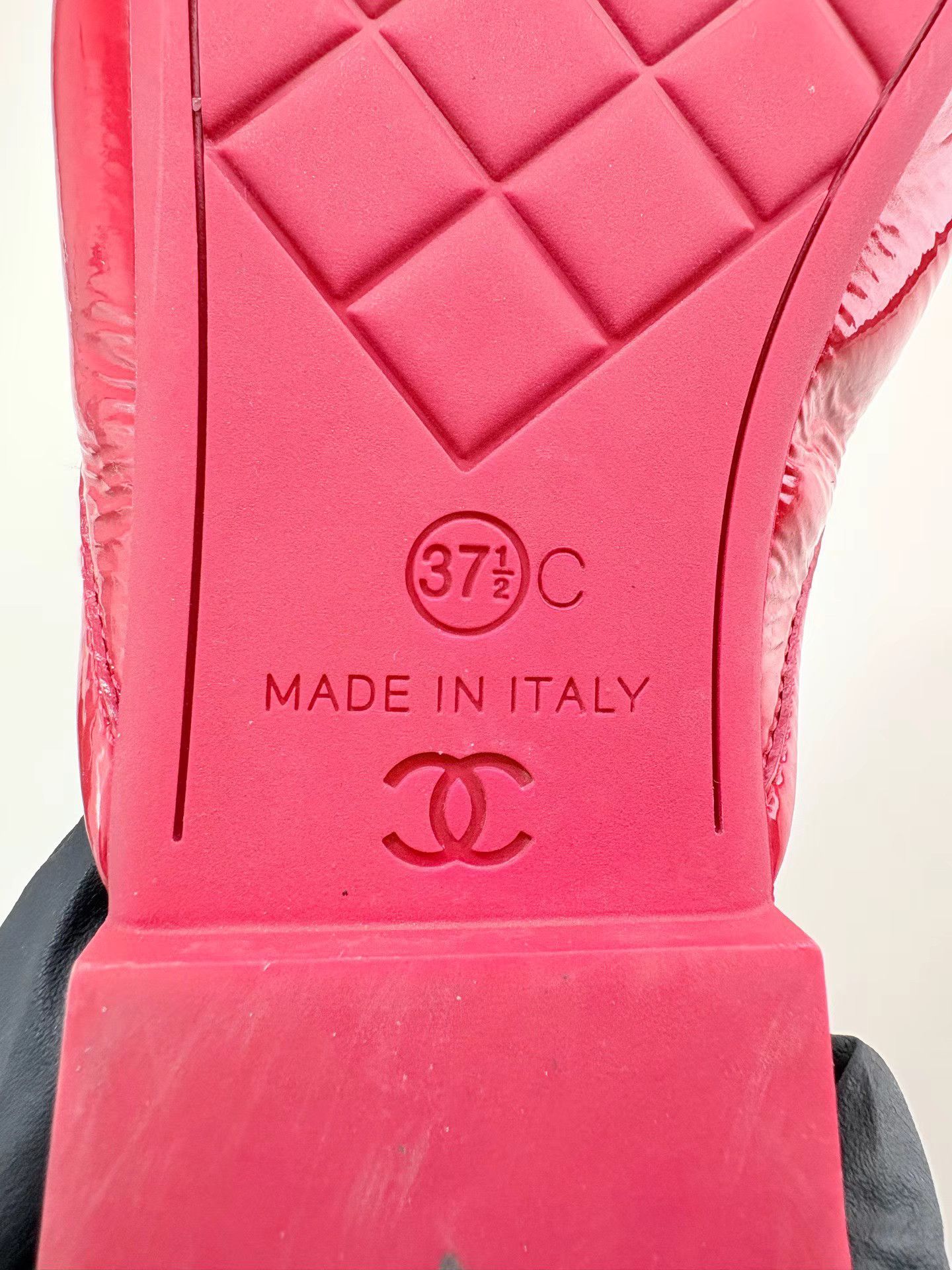 Chanel CHANEL Red Patent Leather Slippers K1 Size US 7.5 / IT 37.5 - 7 Thumbnail