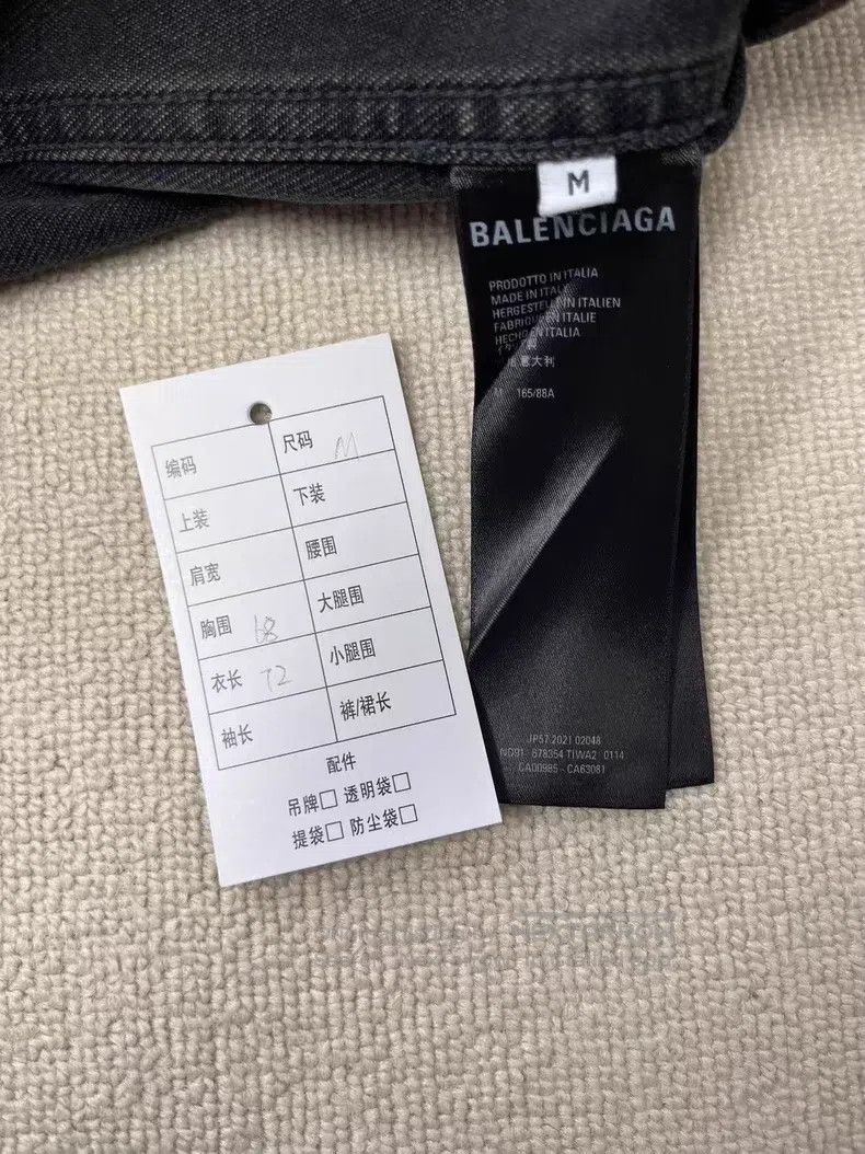 Balenciaga Balenciaga Spray Paint Effect Logo Denim Jacket Size US M / EU 48-50 / 2 - 5 Thumbnail