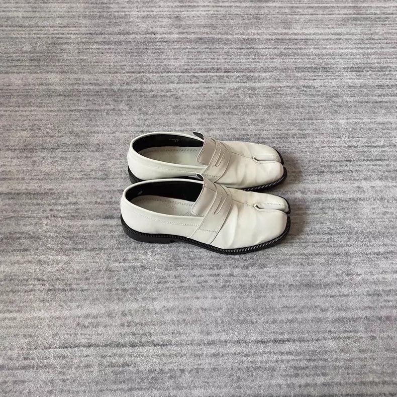 Maison Margiela Maison Margiela Tabi loafour leather patent leather split- Size US 6.5 / IT 36.5 - 2 Thumbnail