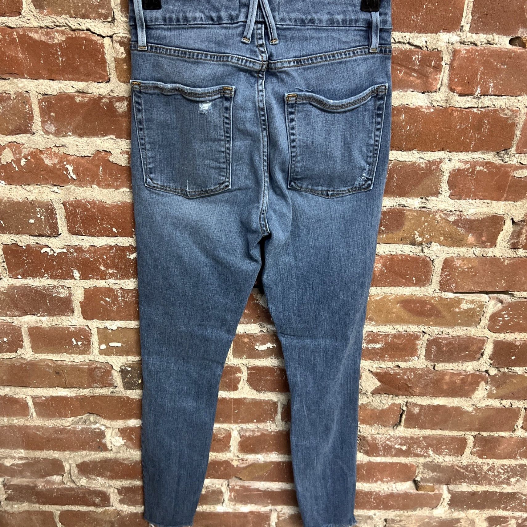 Good American Good American Jeans Skinny Women 2 Medium Wash Distressed Size 2/26 Blue Denim Rise Mid Inseam 27 Size 26" / US 2 / IT 38 - 3 Thumbnail