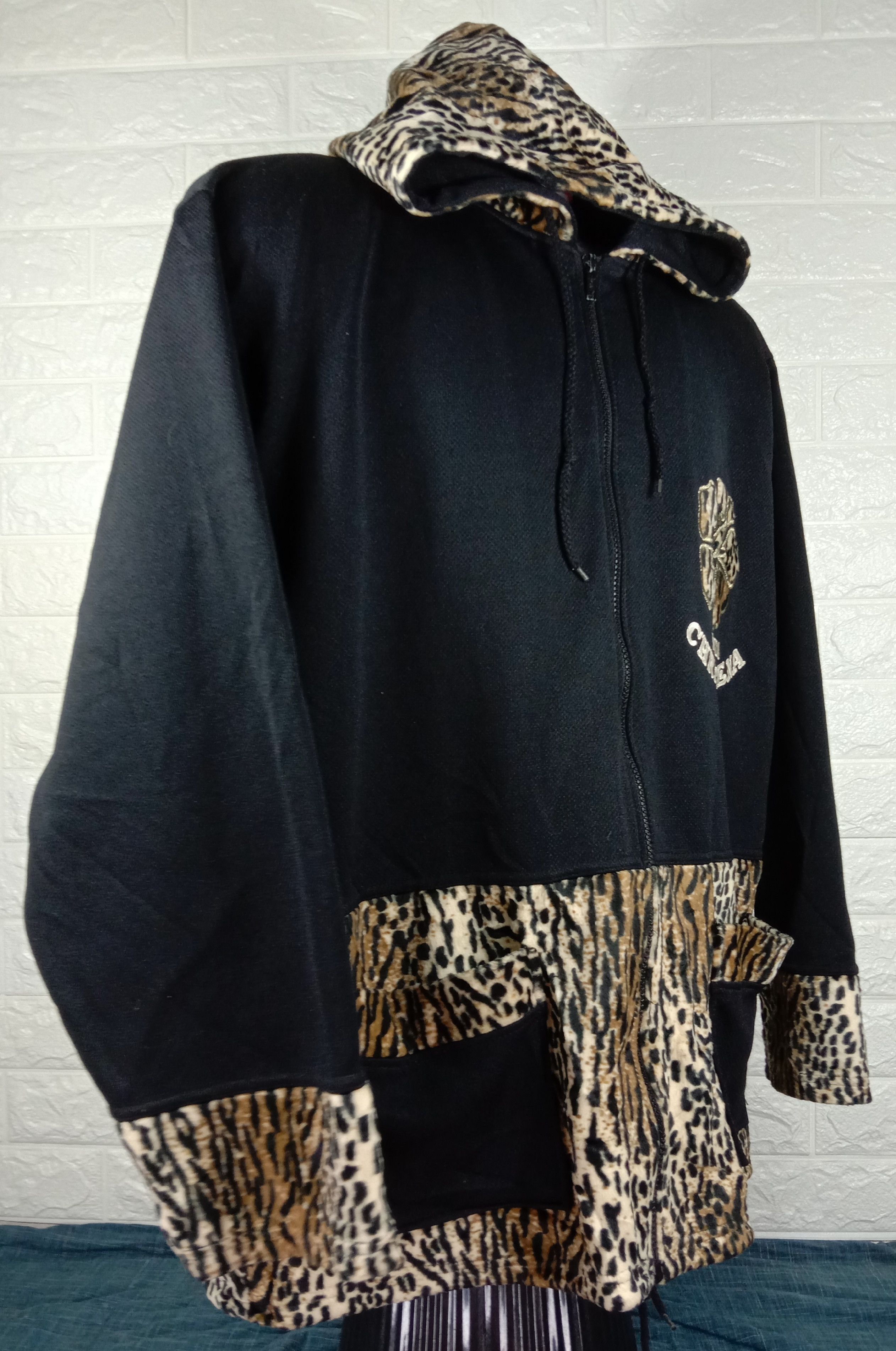 Japanese Brand Vintage Ugatha Santa Christiena Leopard Hoodie Jacket Size US XL / EU 56 / 4 - 3 Thumbnail