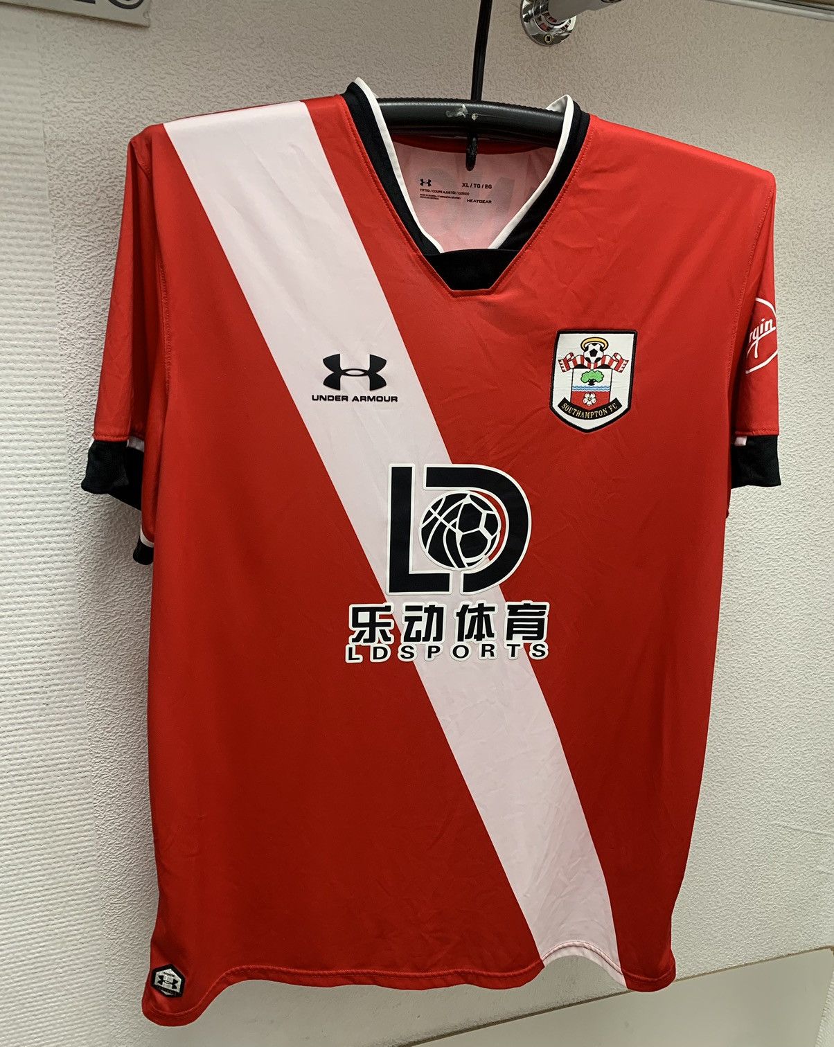 Under Armour Ings 9 Southampton under armour Xl size soccer jersey Size US XL / EU 56 / 4 - 2 Thumbnail