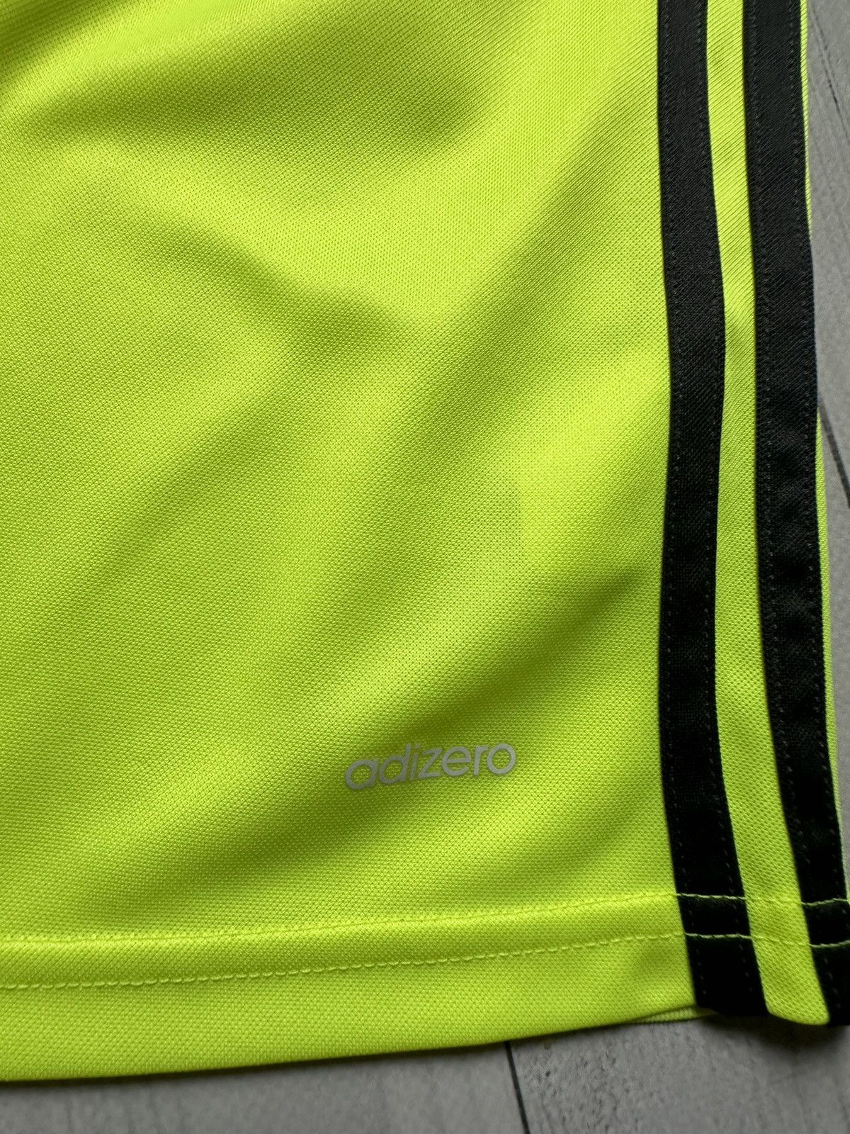 Adidas × Chelsea Soccer × Vintage Vintage adidas Chelsea soccer jersey size S logo yellow Size US S / EU 44-46 / 1 - 3 Thumbnail