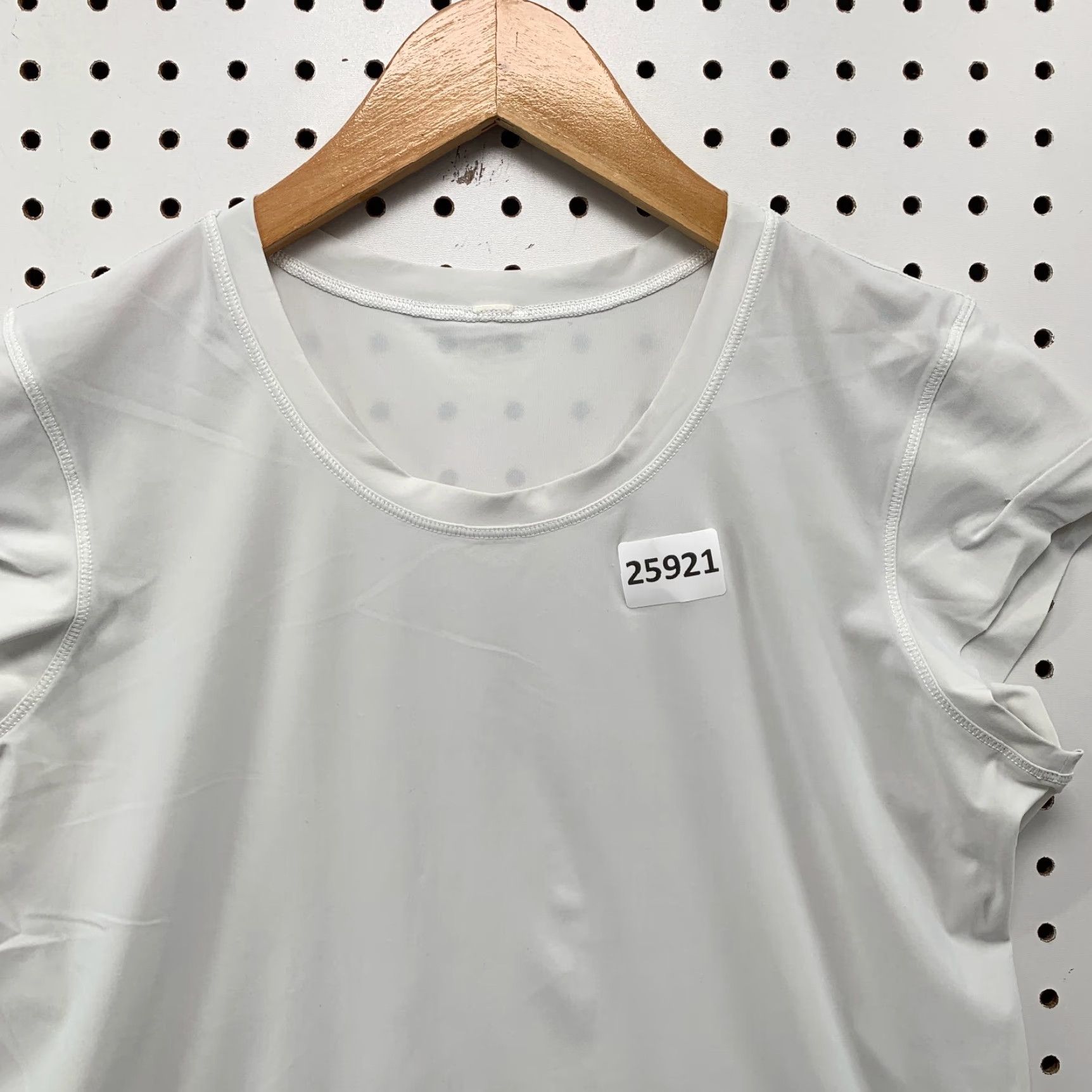 Lululemon VINTAGE Lululemon White Athletic Tank Shirt Sleeveless Womens Size 6 Tank Activewear Womens White 6 Size M / US 6-8 / IT 42-44 - 2 Thumbnail