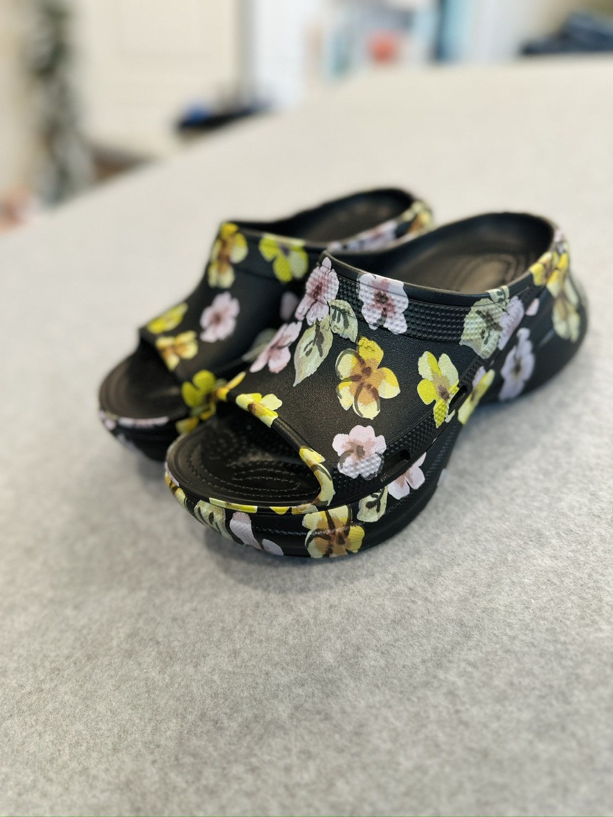 Balenciaga × Crocs Rare sold out collab with Balenciaga x Crocs Size US 6 / IT 36 - 1 Thumbnail