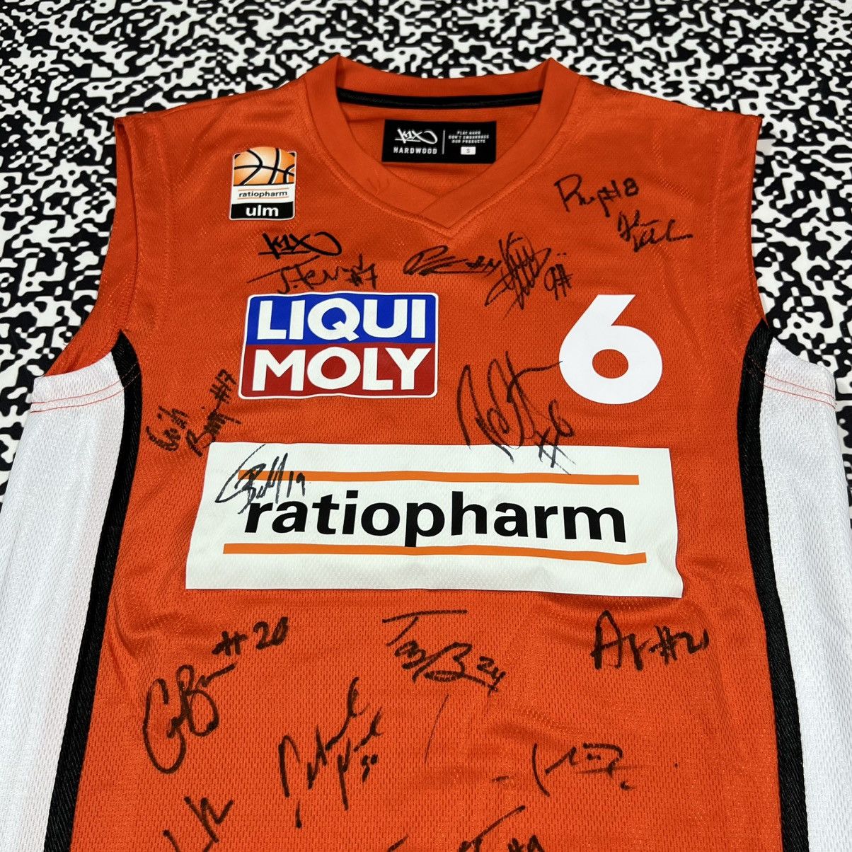 K1X Ratiopharm Ulm Per Gunther Signed Team Basketball Jersey Size US S / EU 44-46 / 1 - 4 Thumbnail