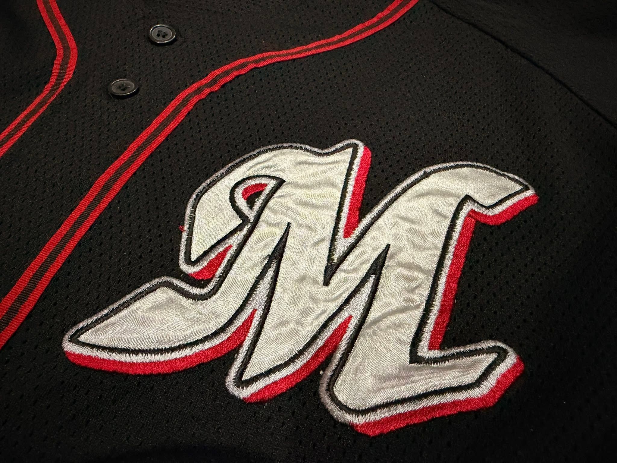 Japanese Brand Marines Chiba Lotte black baseball jerseys L 3375 Size US L / EU 52-54 / 3 - 6 Thumbnail