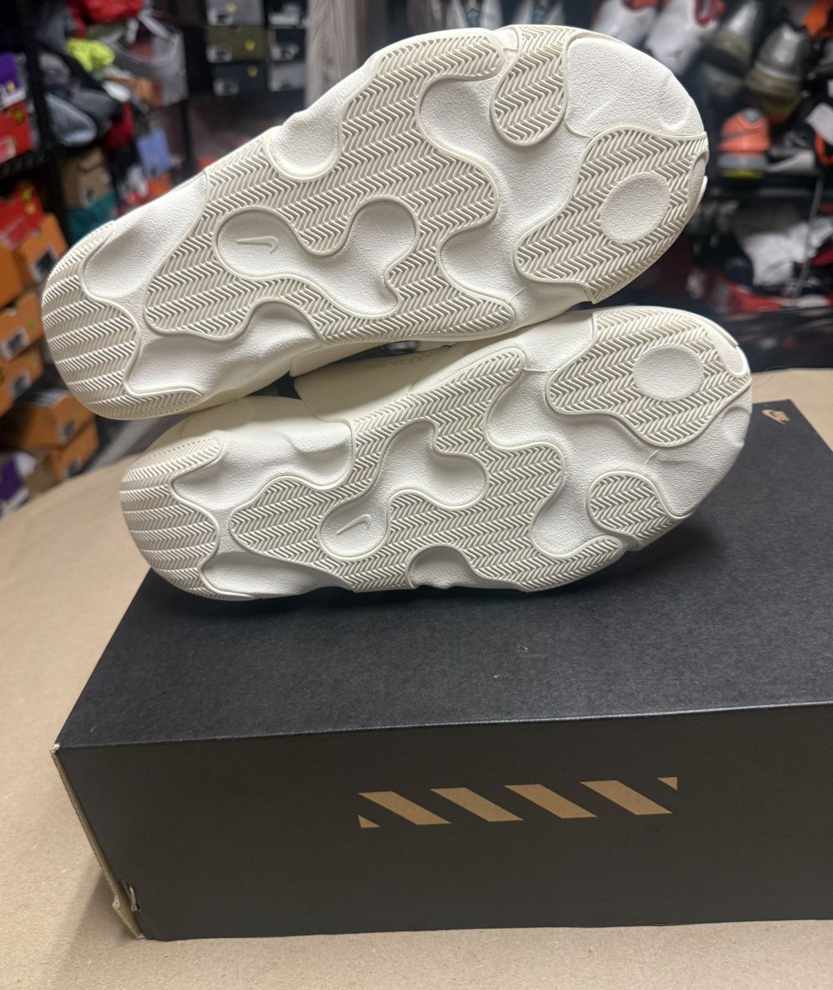Nike Nike React Frenzy THE 10TH Newsprint Men’s size 6 shoes NEW! Size US 6 / EU 39 - 5 Thumbnail