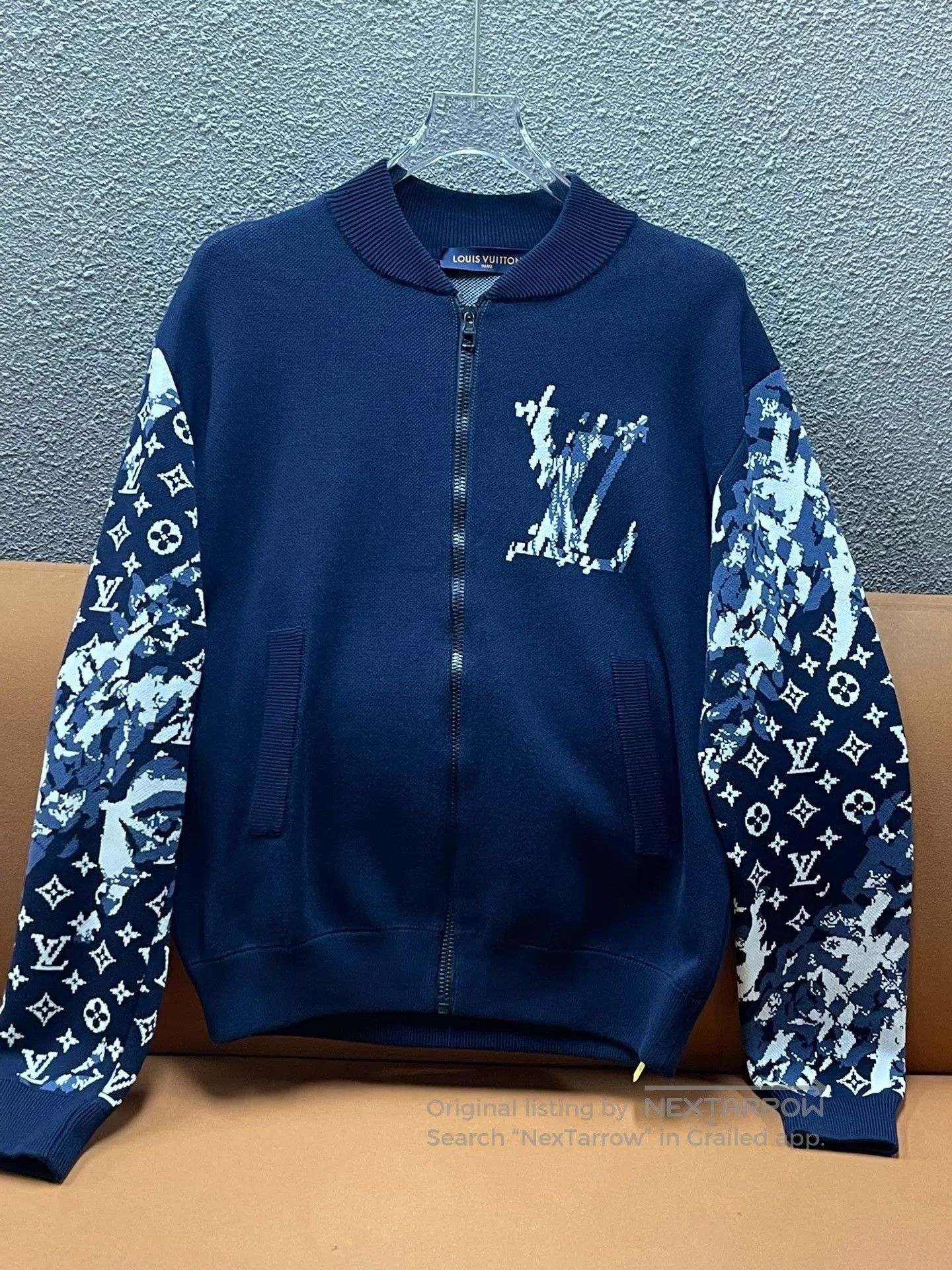 Louis Vuitton Louis Vuitton Logo Print Zip Bomber Jacket. Size US S / EU 44-46 / 1 - 1 Thumbnail
