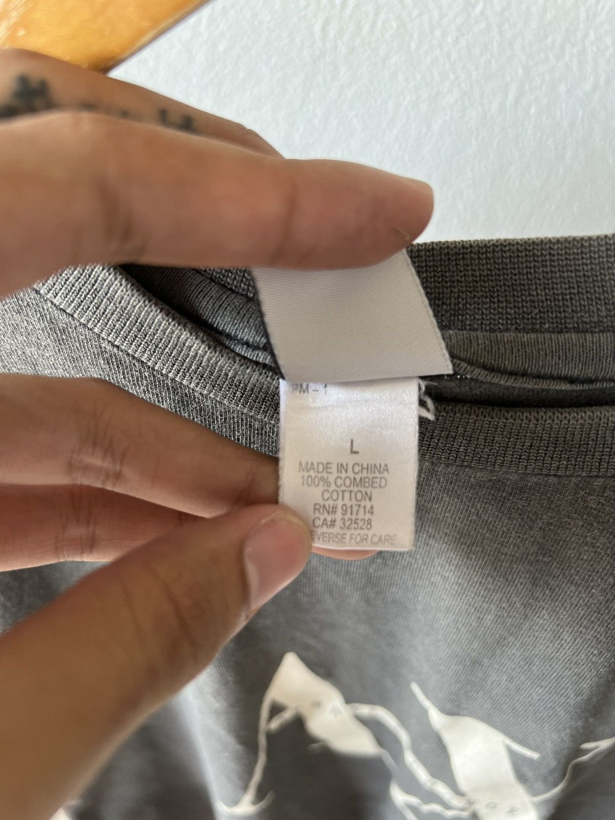 Armani Exchange PAPER THIN Faded Armani / Exchange Distressed Size US L / EU 52-54 / 3 - 3 Thumbnail