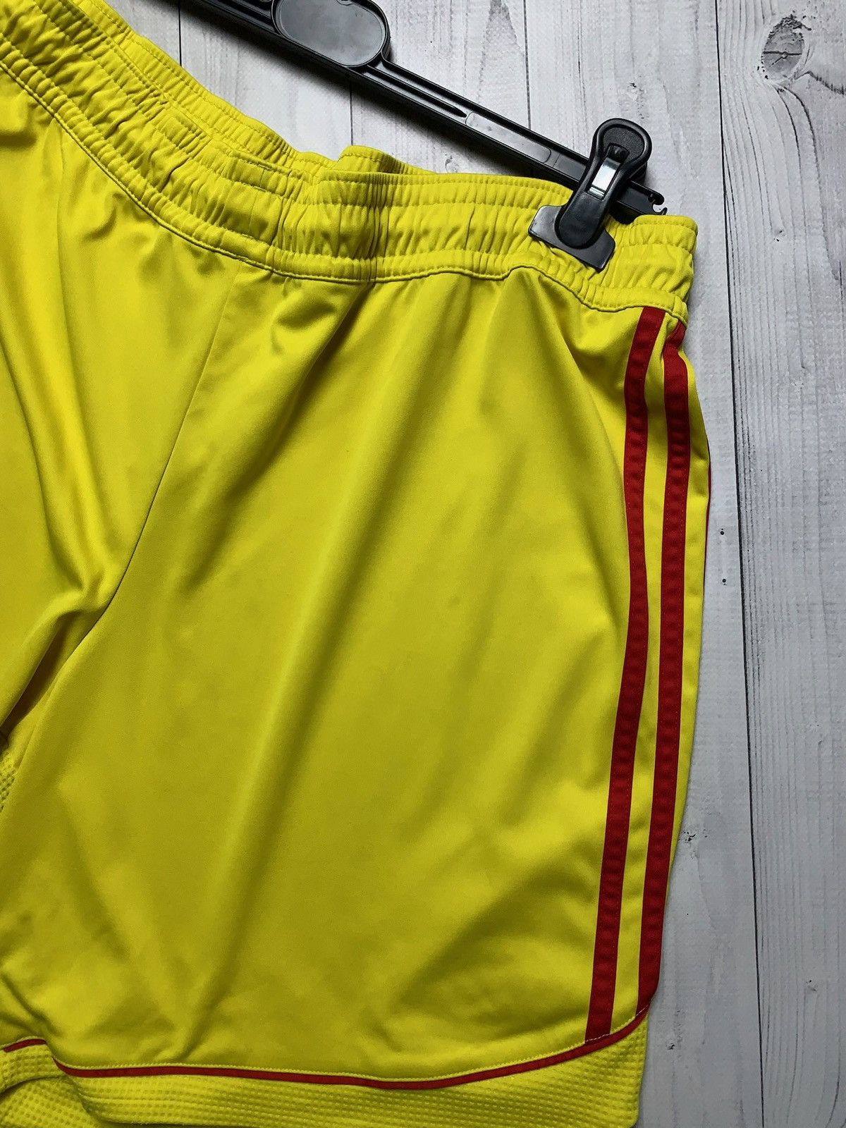 Adidas × Vintage Vintage adidas Liverpool soccer shorts size XL yellow rare Size US 38 / EU 54 - 3 Thumbnail