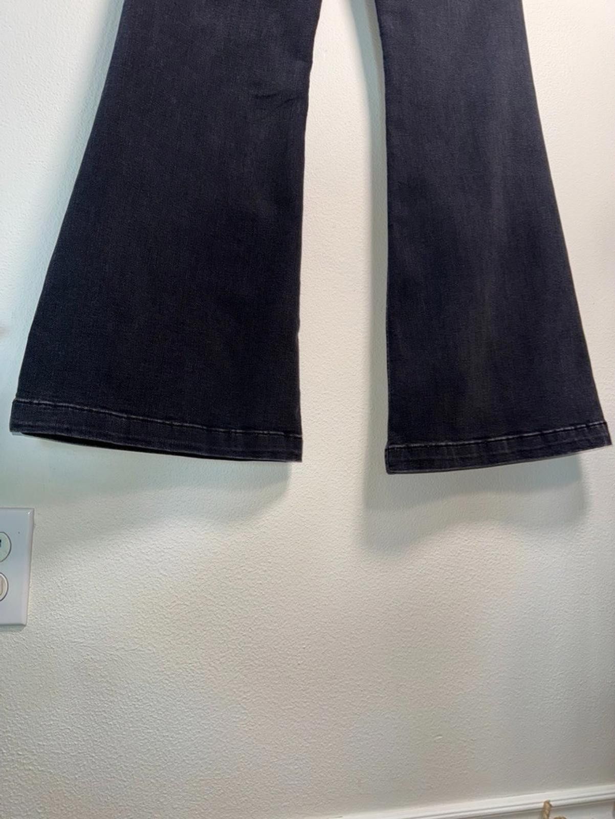 Paige $229 PAIGE GENEVIEVE PETITE SIZE 28 5/6 BLACK FLARE JEANS Size 28" / US 6 / IT 42 - 4 Thumbnail