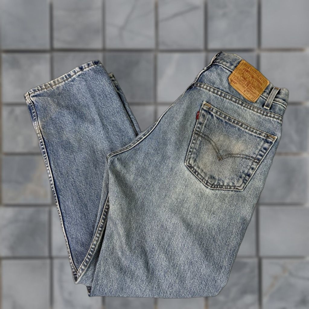 Levi's VINTAGE Levi's 505 Jeans Adult 34x30 Light Blue Straight Regular 90s Grunge Denim Jeans Mens Size US 34 / EU 50 - 1 Thumbnail