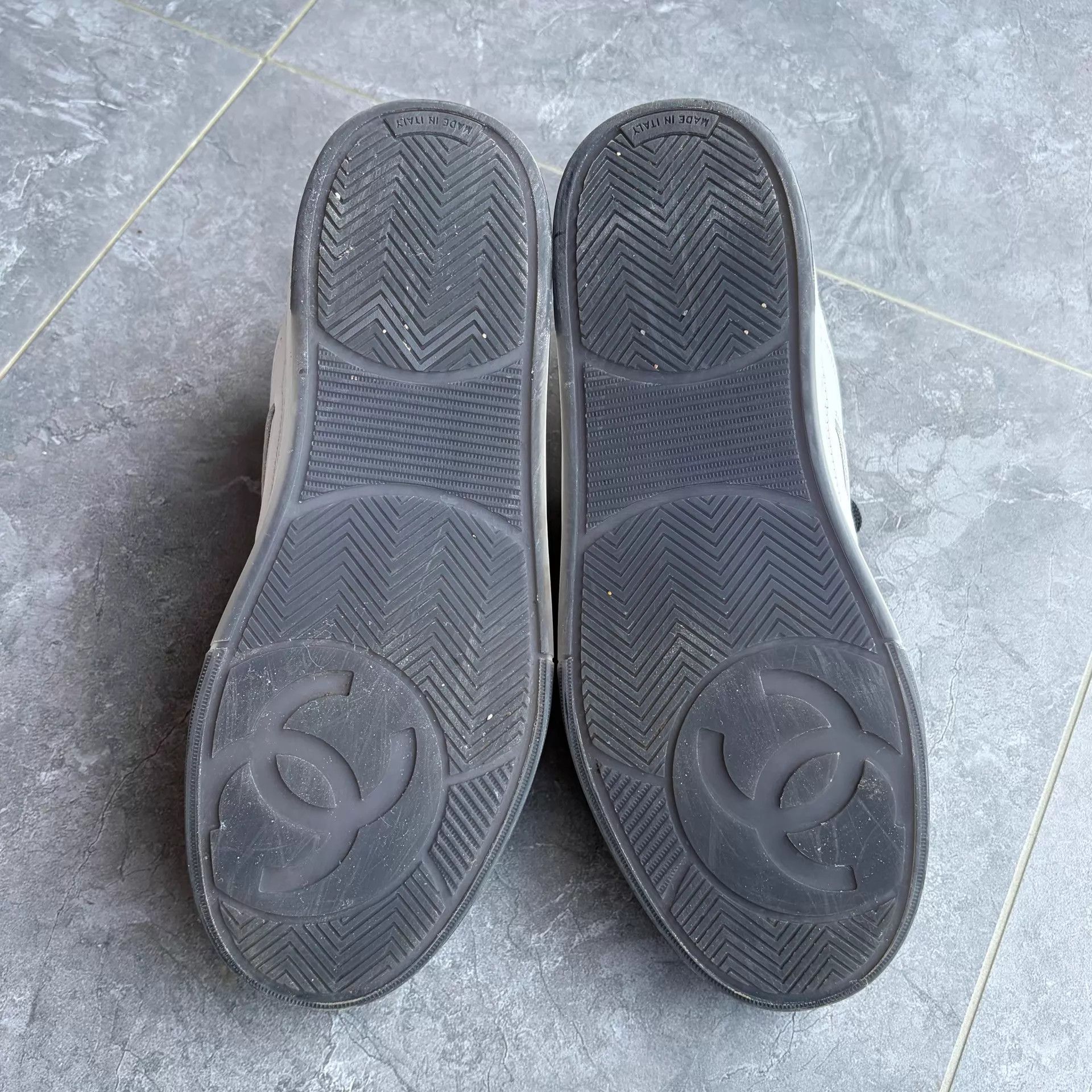 Chanel Chanel Sneaker 38.5 Lightly Worn Slight Sole Wear Size US 8 / IT 38 - 6 Thumbnail