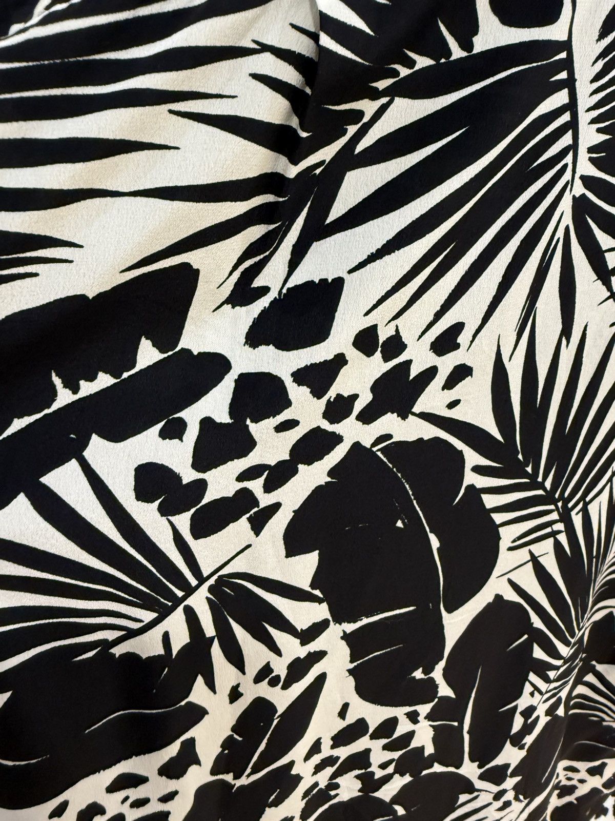 Saint Laurent Paris Tropical Shark-Collar Short Sleeve Silk Shirt collar size39 Size US M / EU 48-50 / 2 - 16 Thumbnail