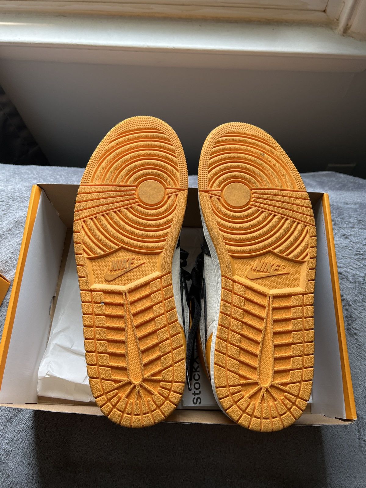 Jordan Brand Air Jordan 1 Retro High Taxi Size US 11 / EU 44 - 5 Thumbnail