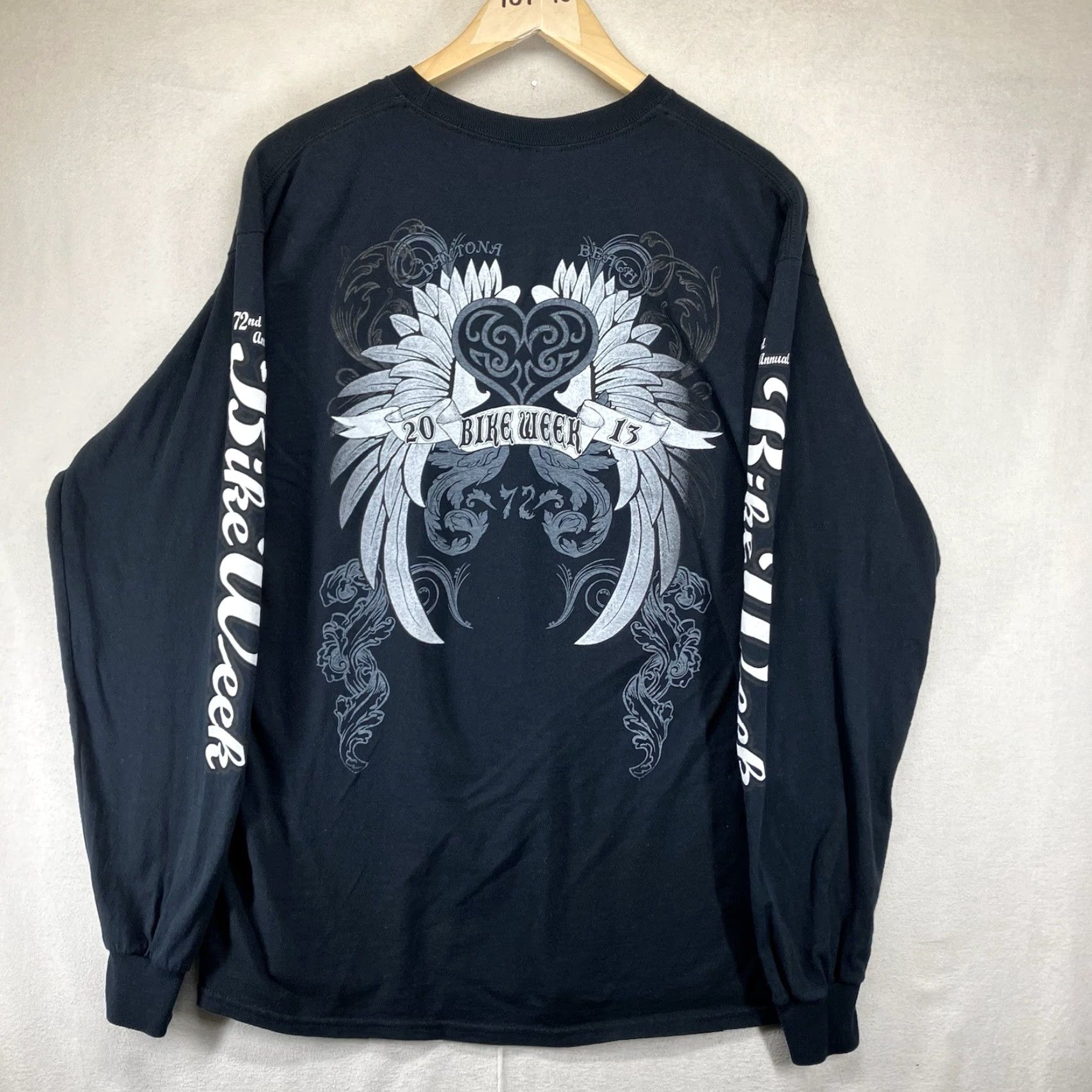 Gildan VINTAGE Women's Biker Shirt Long Sleeve Graphic Double-Sided Heart Wings Oversized L Black 100% Cotton Glitter USA Motorcycle T-Shirt Men/Women? Size L / US 10 / IT 46 - 2 Thumbnail