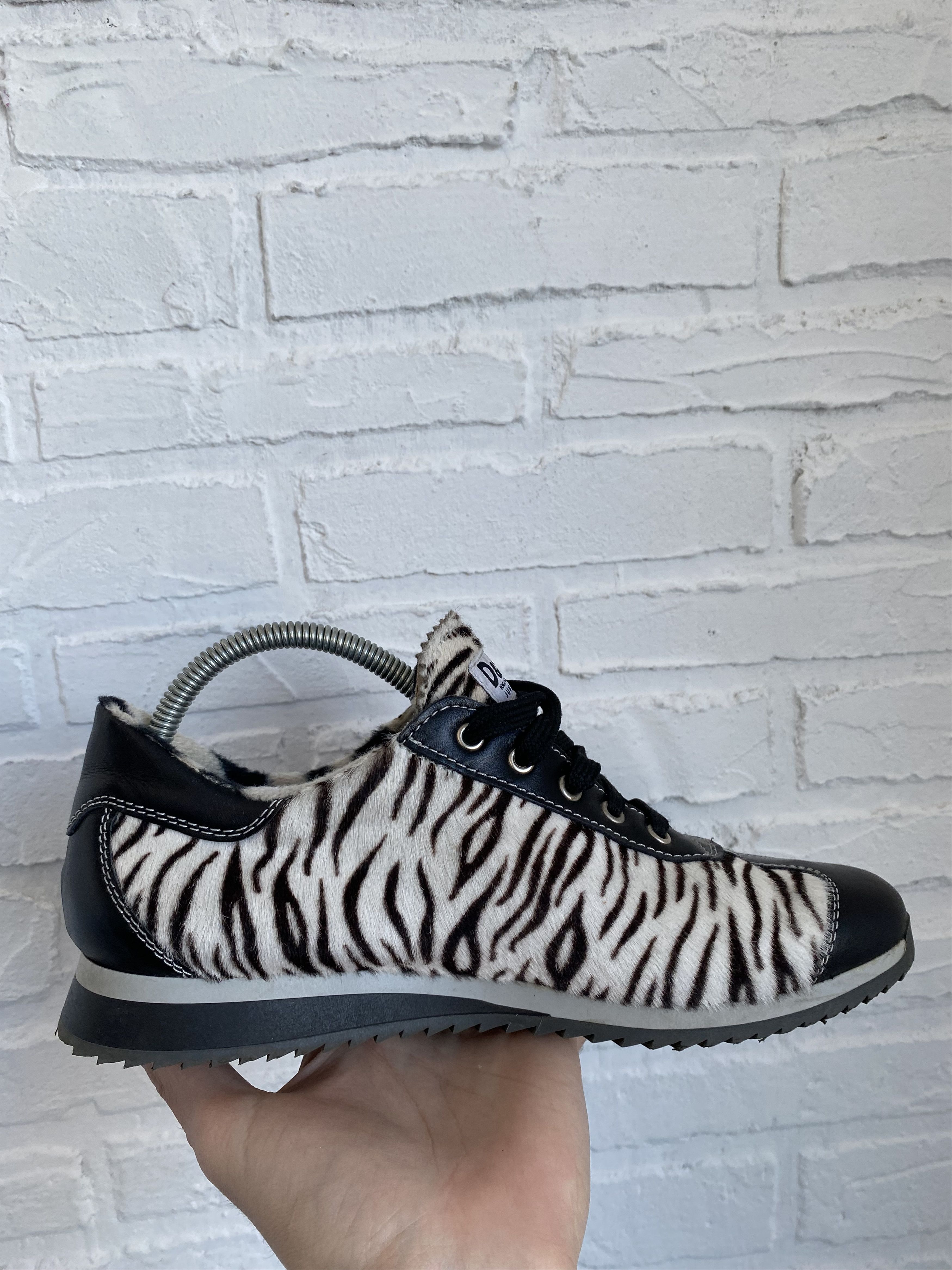 Dolce & Gabbana × Vintage Vintage y2k Dolce & Gabbana D&G junior zebra sneakers Size US 7 / EU 40 - 1 Thumbnail