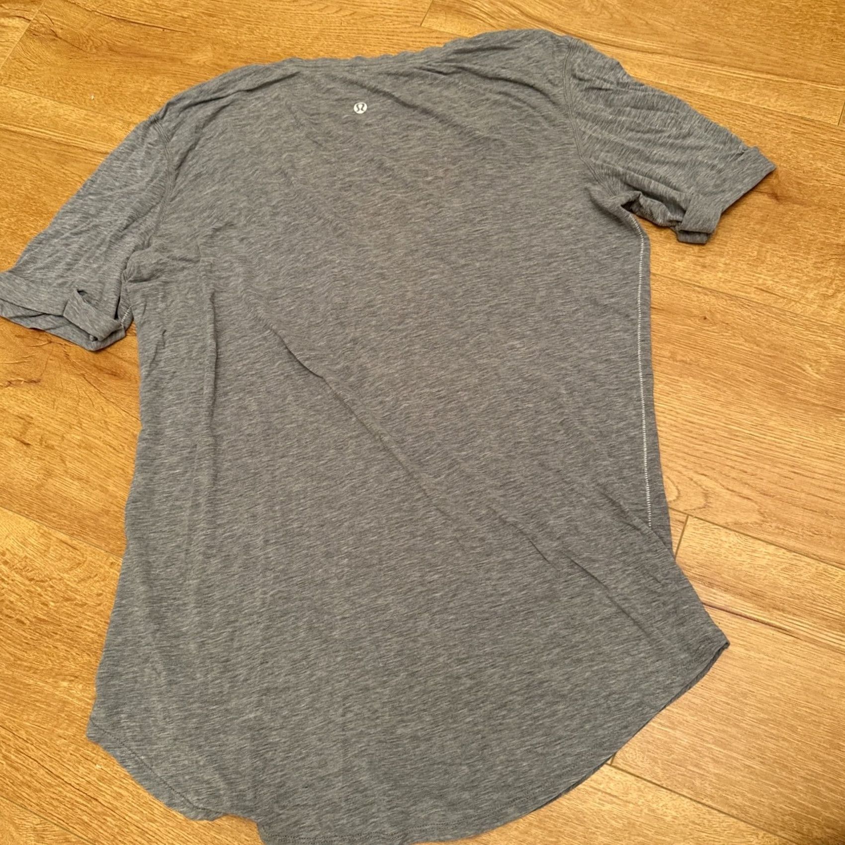 Lululemon Lululemon Shirt Womens Large Gray V Neck Athletic Lightweight Running Cuffed Shirt Size L / US 10 / IT 46 - 6 Thumbnail