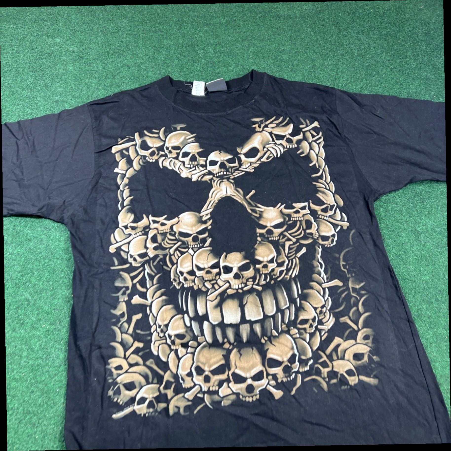Liquid Blue Vintage 2006 Liquid Blue Skull Face Shirt Size Large Tall Very Rare Print Size US L / EU 52-54 / 3 - 4 Thumbnail