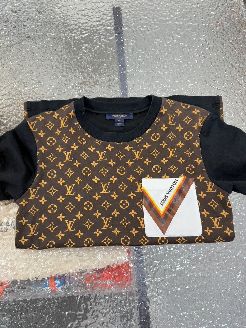 Louis Vuitton Louis Vuitton Classic Old Flower Pattern short sleeves 250 Size US XS / EU 42 / 0 - 5 Thumbnail