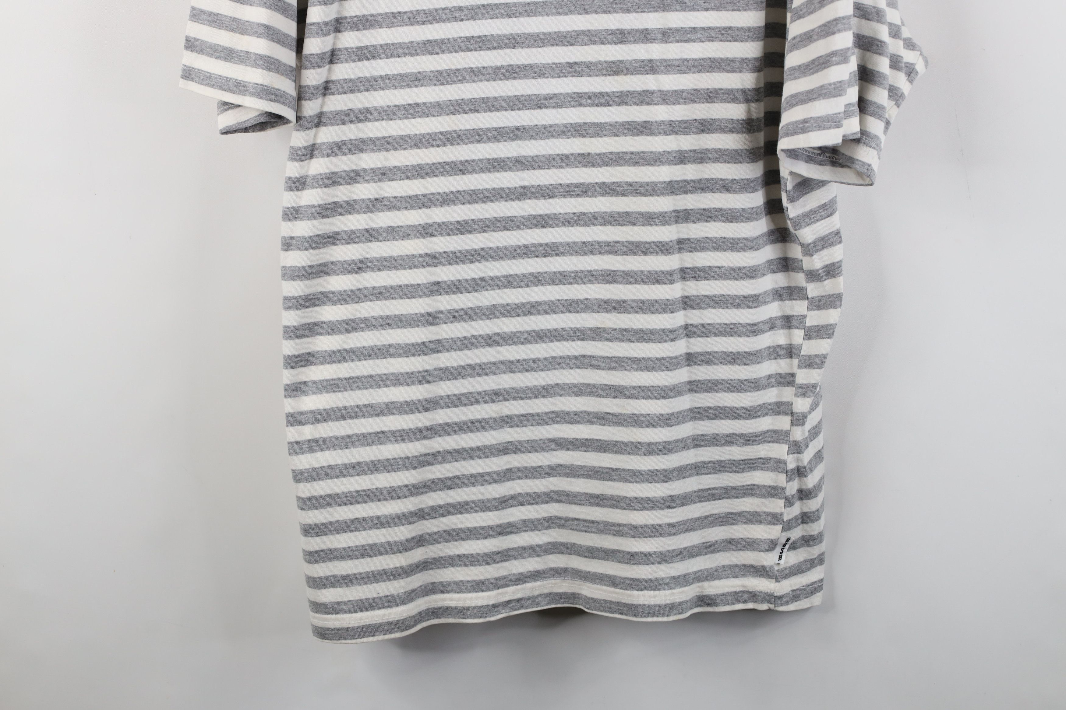 Vintage Vintage 90s Streetwear Fit Geometric Striped T-Shirt USA Size US M / EU 48-50 / 2 - 3 Thumbnail