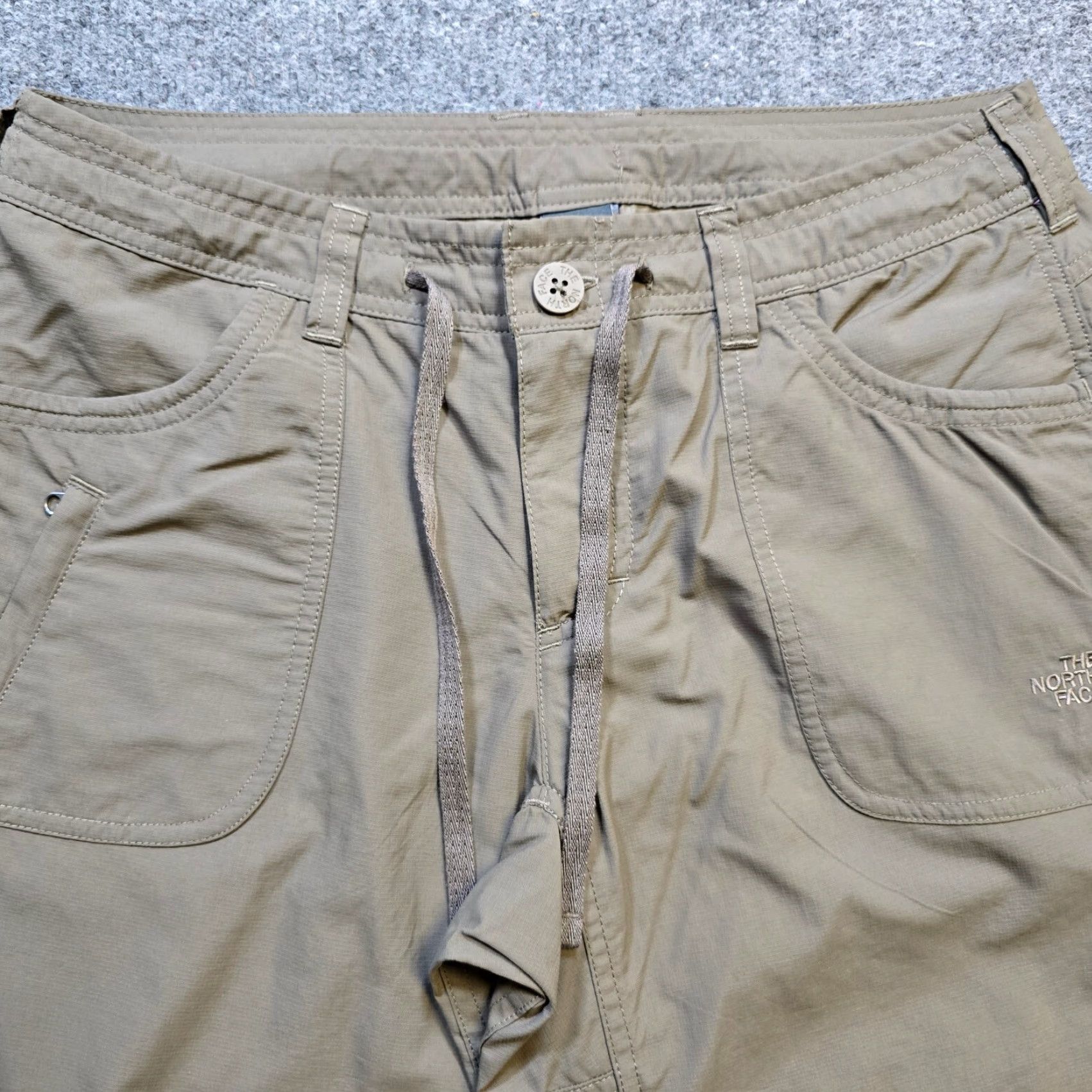 The North Face The North Face Pants Women 8 Gray Rip Stop Pockets Capri Hiking Outdoors Casual Size 30" / US 8 / IT 44 - 4 Thumbnail