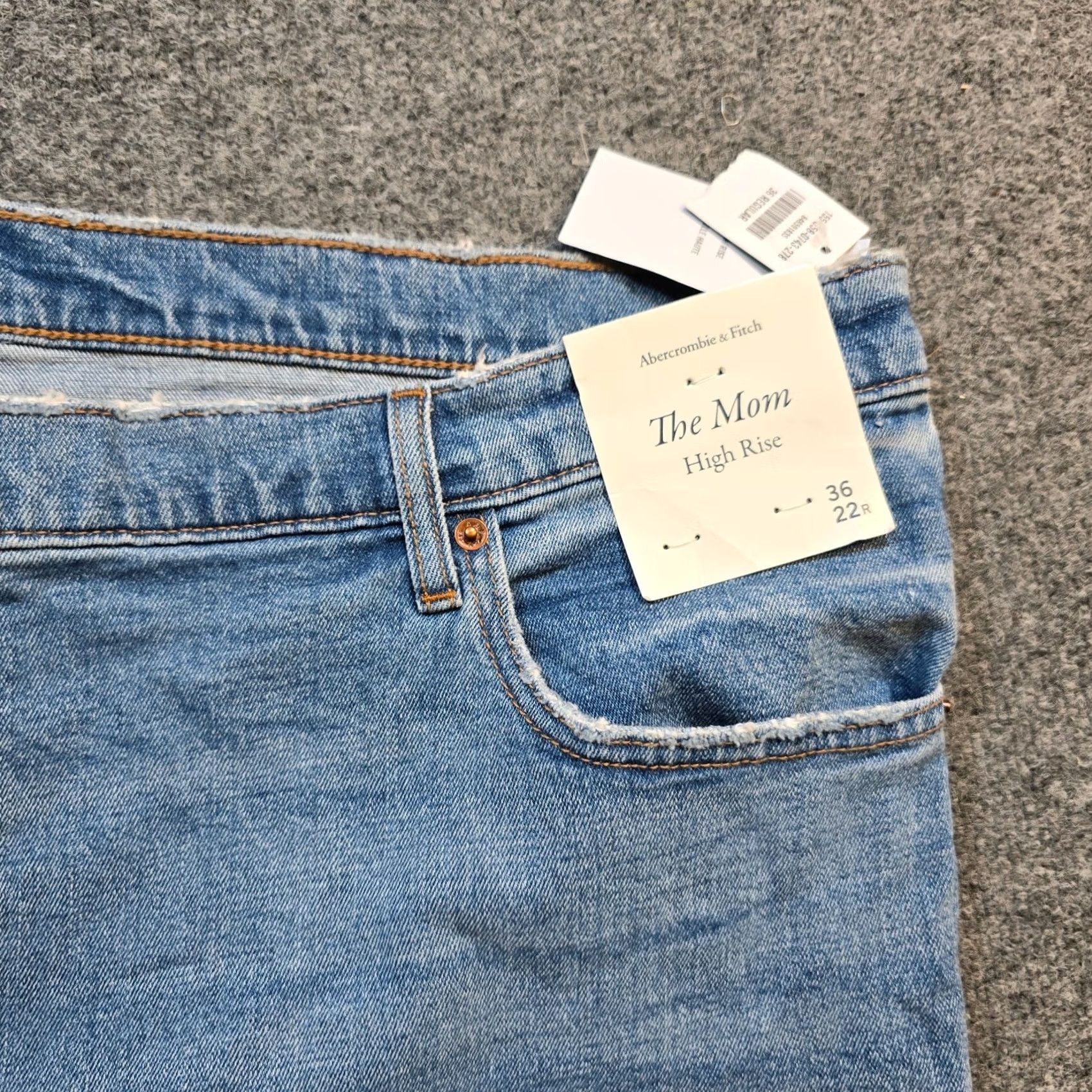 Abercrombie & Fitch Abercrombie & Fitch Jeans Womens 22 Blue Mom High Rise Tapered 90s Denim Capsule Size 40" / US 18 - 3 Thumbnail