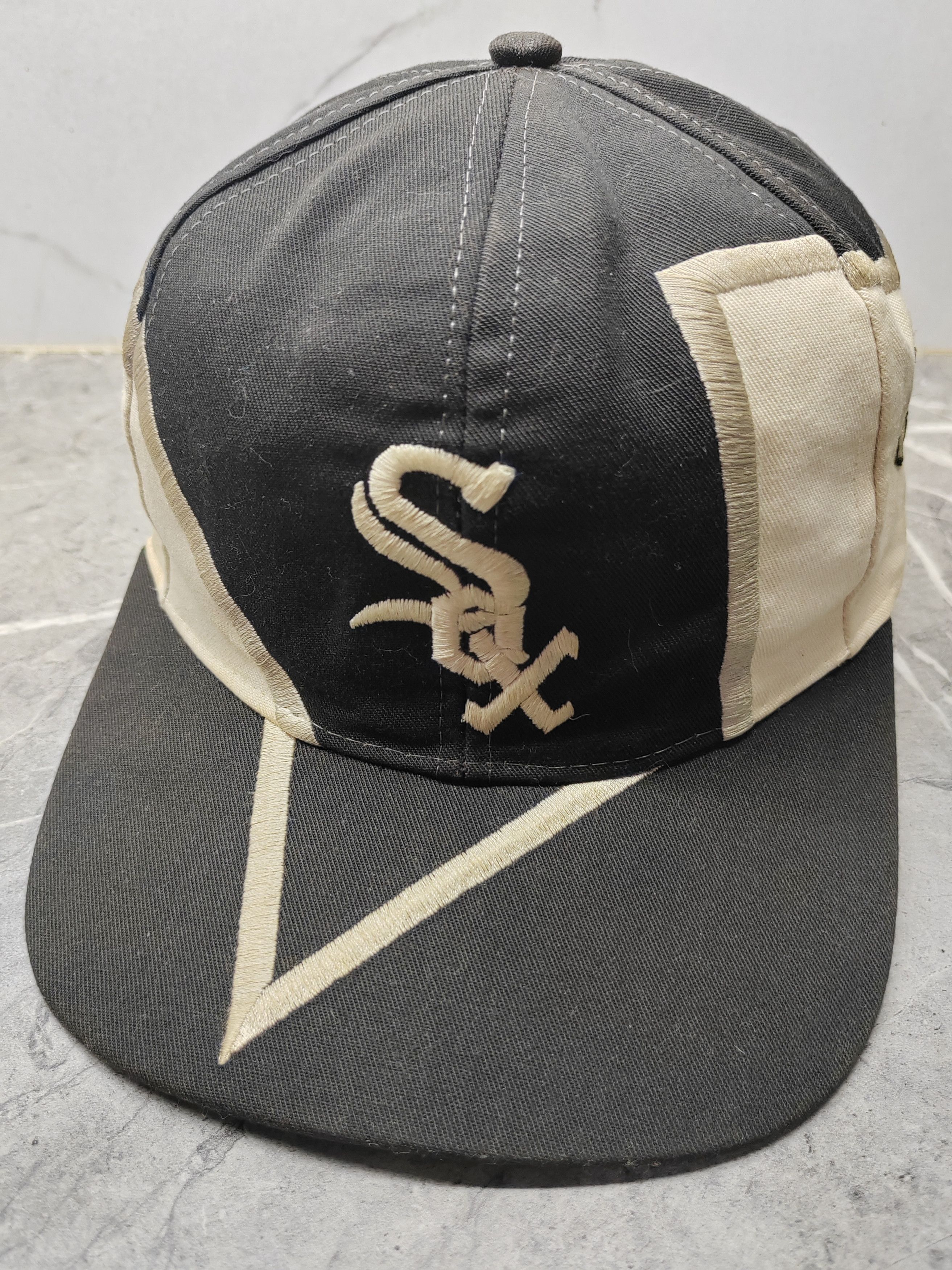 Vintage Vintage Chicago White SOX TOW Bolt Graffiti Style Cap Size ONE SIZE - 1 Thumbnail