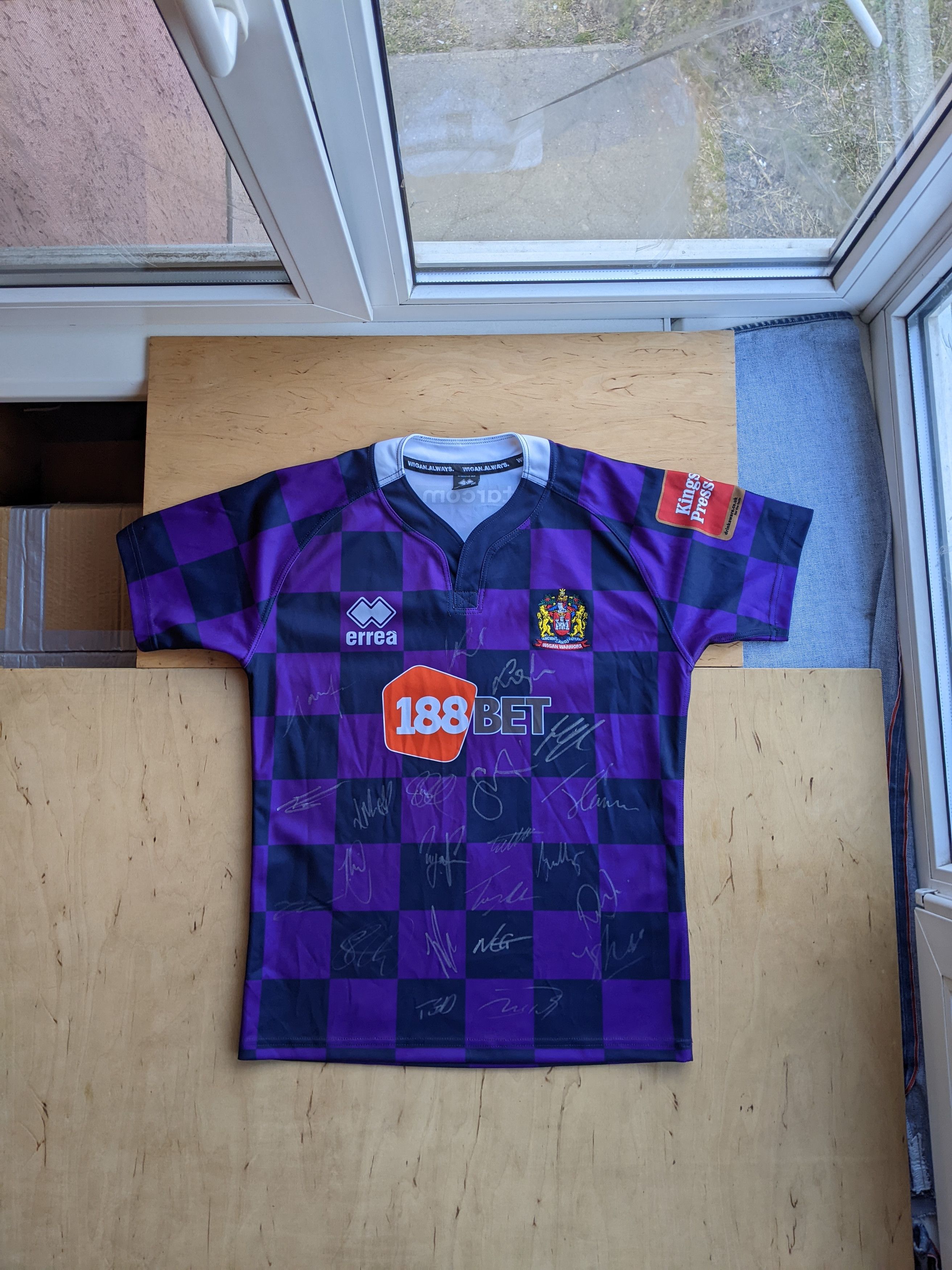Errea Errea Wigan Warriors Rugby Jersey Shirt Signed Autographs Size US M / EU 48-50 / 2 - 2 Thumbnail
