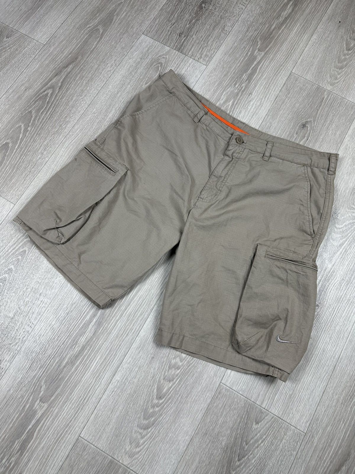 Nike Vintage Nike Cargo Y2K Beige Shorts Size 36 Size US 36 / EU 52 - 2 Thumbnail