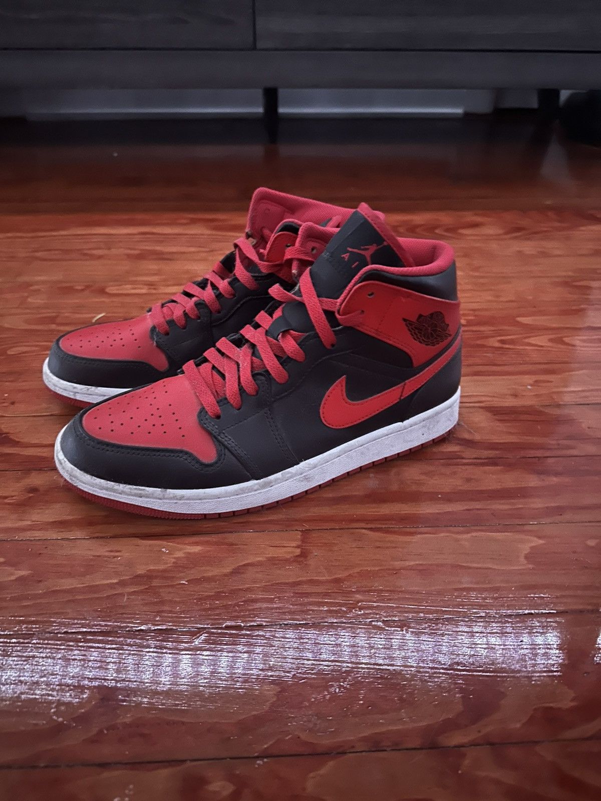 Jordan Brand × Nike Jordan 1 mid alternate bred Size US 9 / EU 42 - 5 Thumbnail