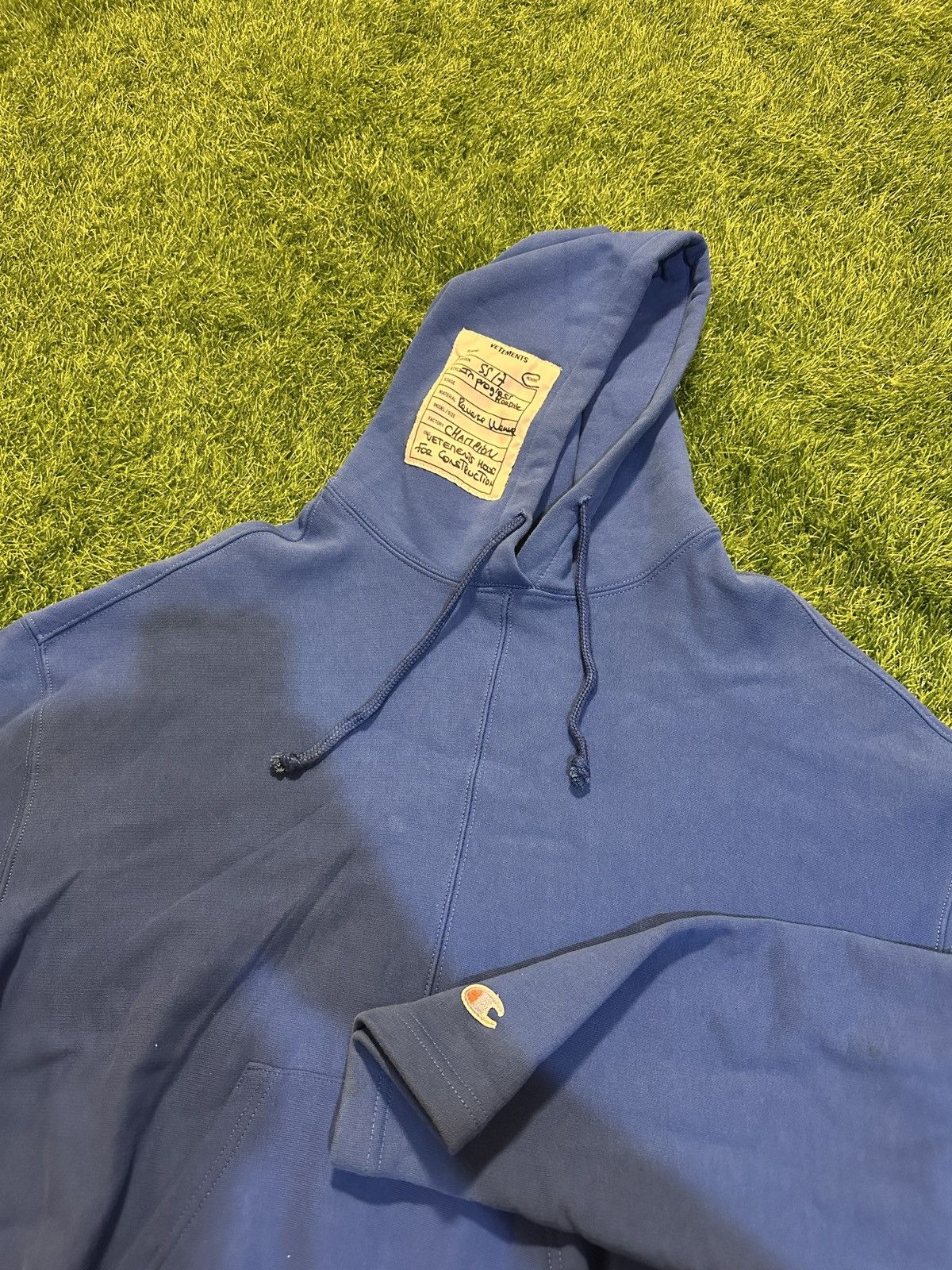 Champion × Vetements Vetements champion ss17 in progress hoodie size medium Size US M / EU 48-50 / 2 - 2 Thumbnail