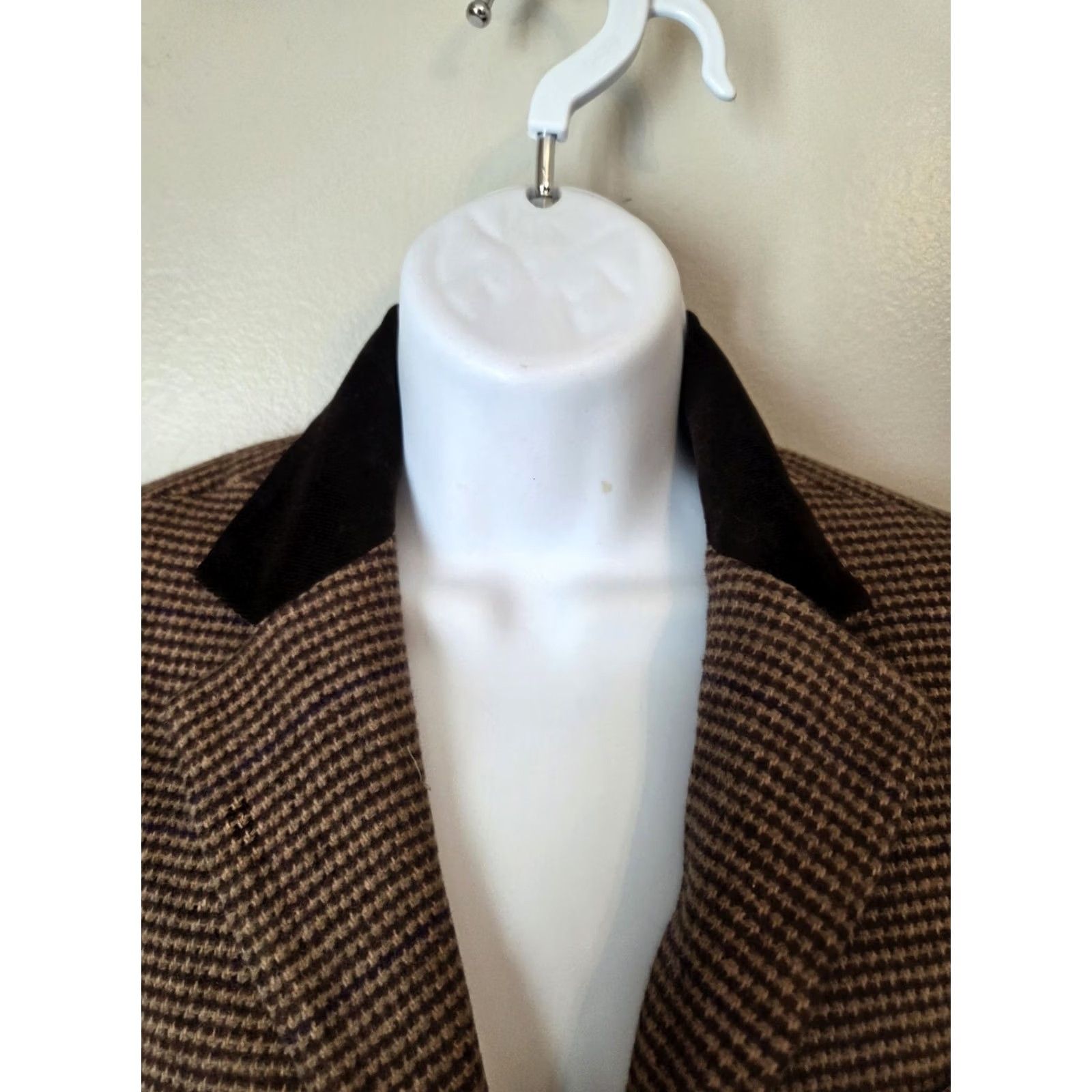 Chaps Chaps Brown Houndstooth Plaid Wool Blazer Jacket Velvet Collar Size 8 Blazer Women, Regular Fit, Wool, Tweed, Button, Dry Clean Only Size M / US 6-8 / IT 42-44 - 2 Thumbnail
